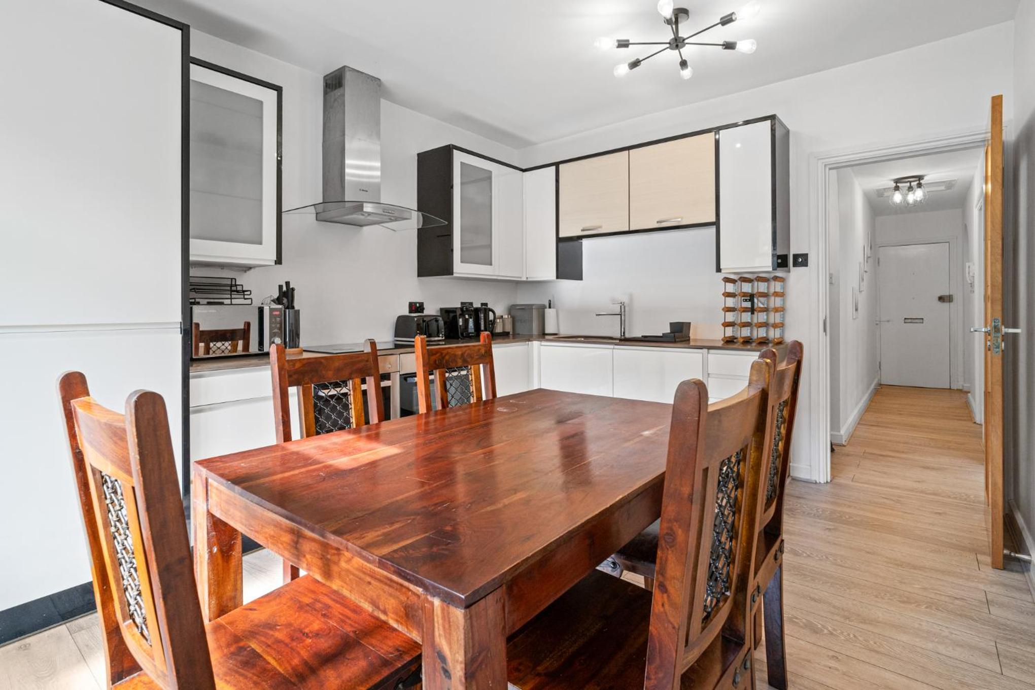 Charming 3BR by Redcliffe Gdns