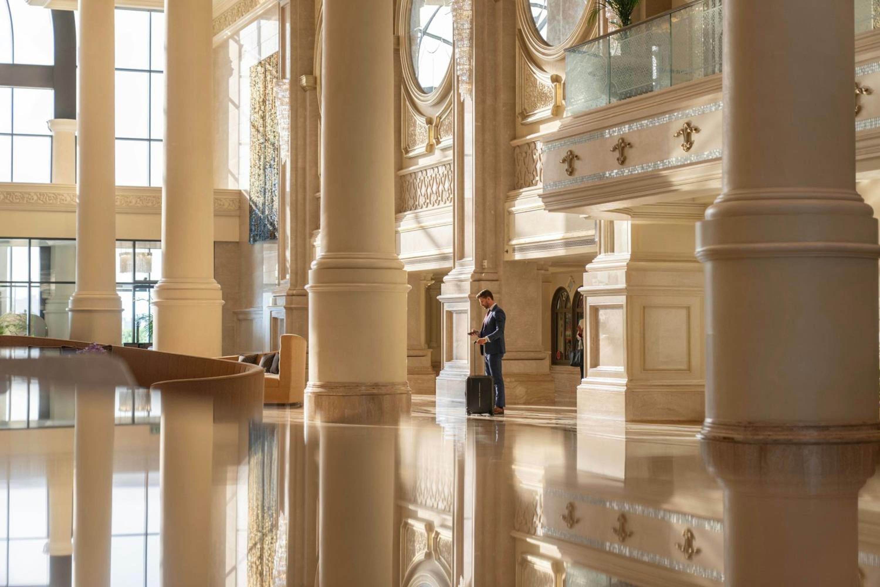 The Ritz-Carlton Abu Dhabi, Grand Canal