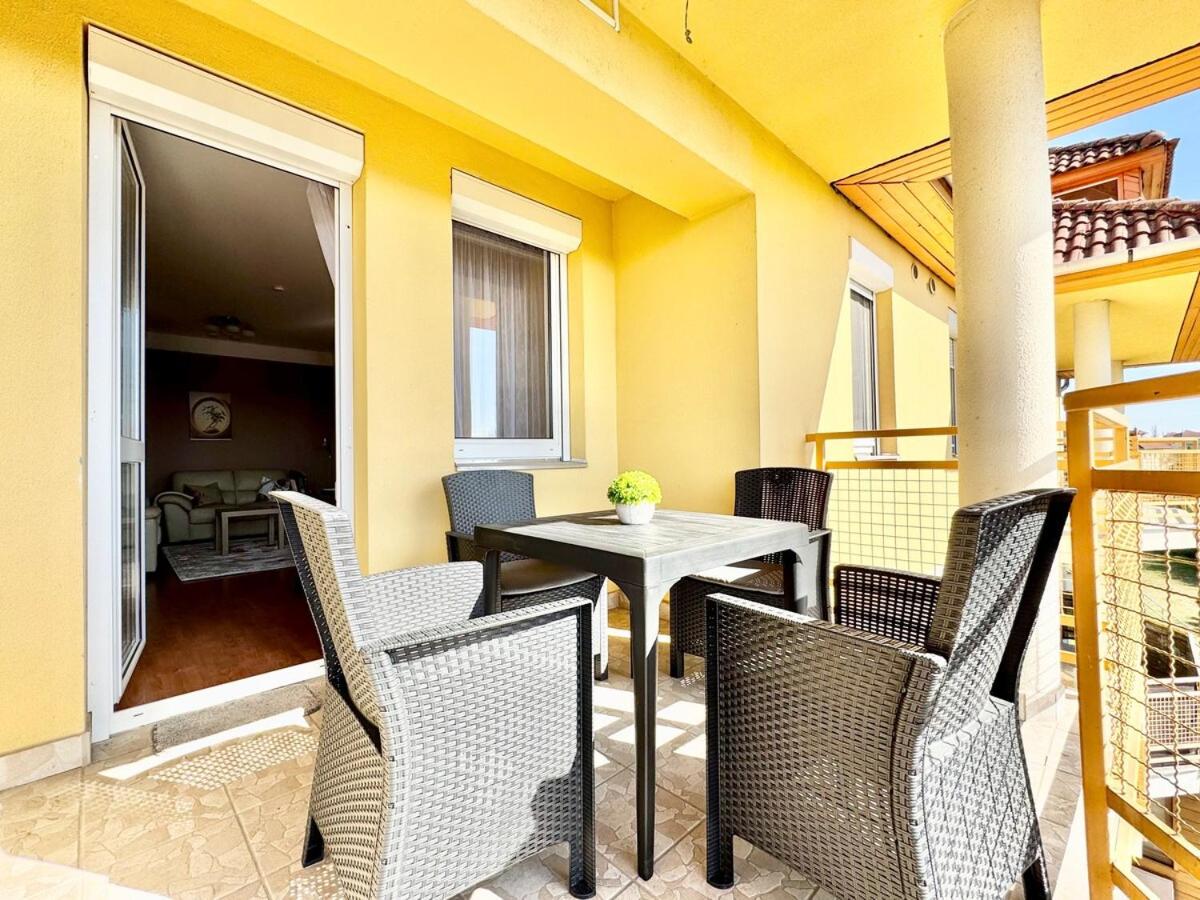 Riverside Residence Free Parking