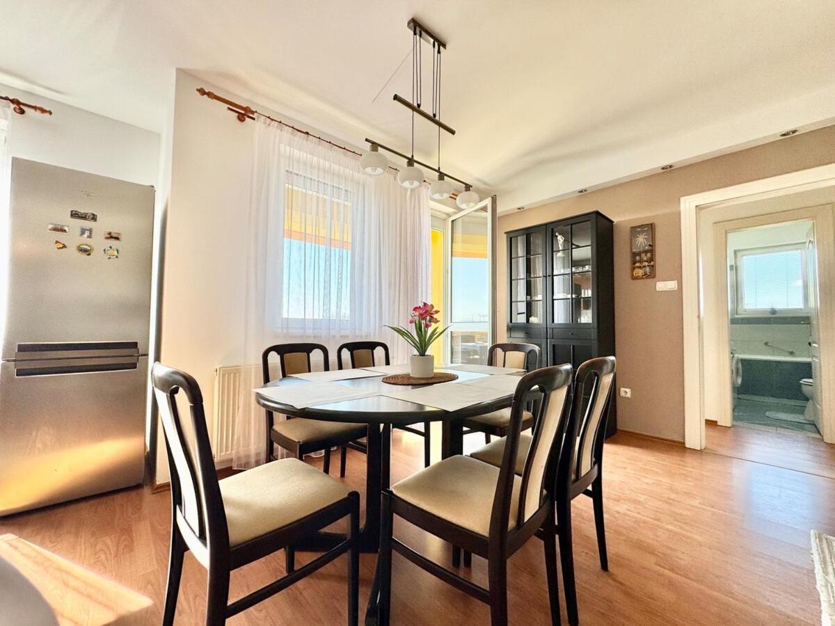 Riverside Residence Free Parking