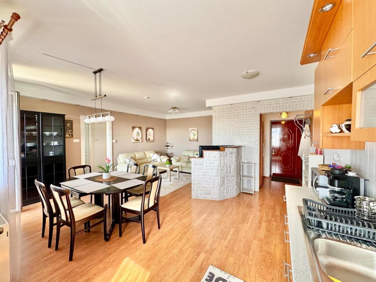 Riverside Residence Free Parking