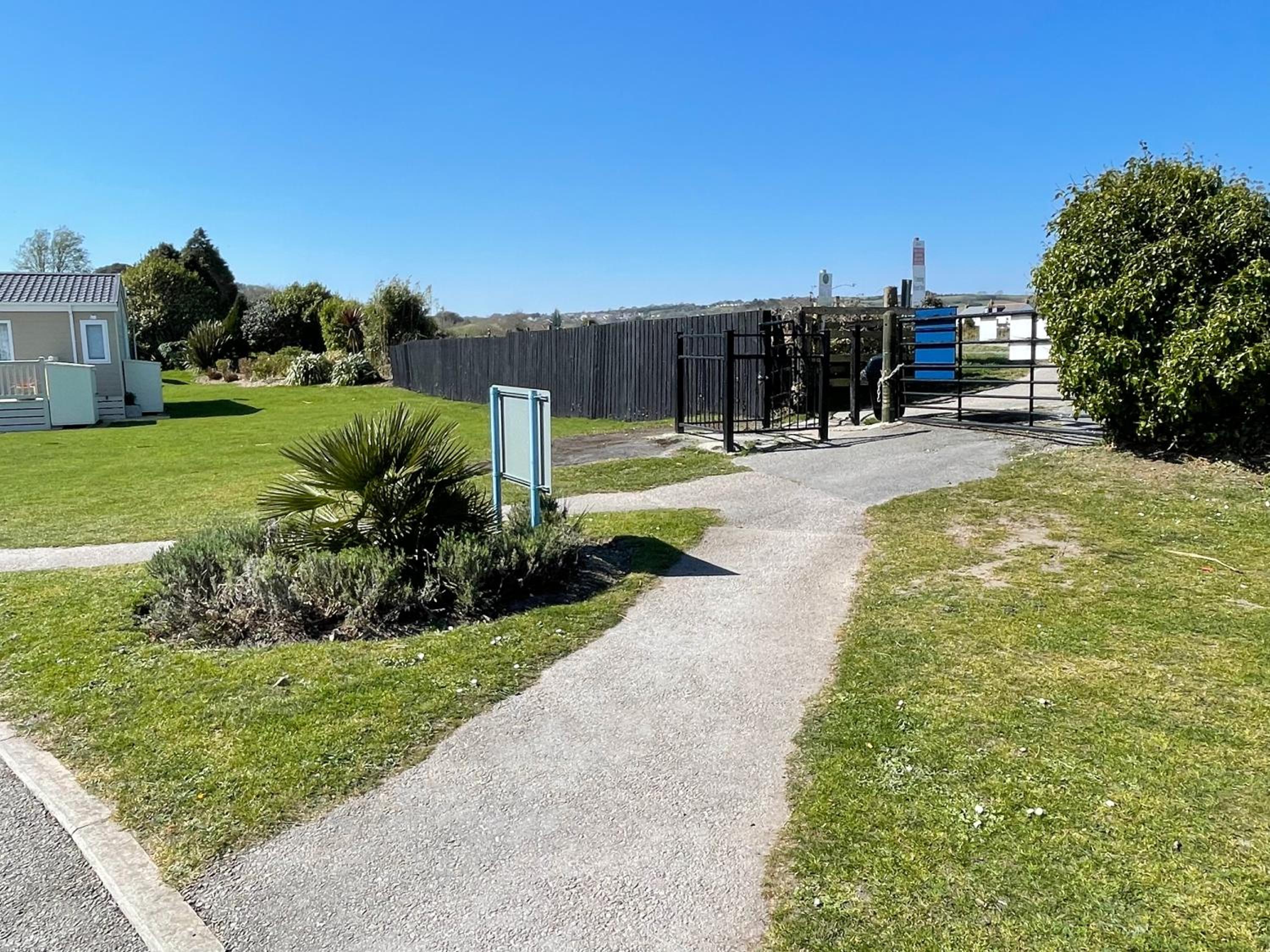 Golden Dunes Retreat, Dog-Friendly Stay at Par Sands Holiday Park, Cornwall