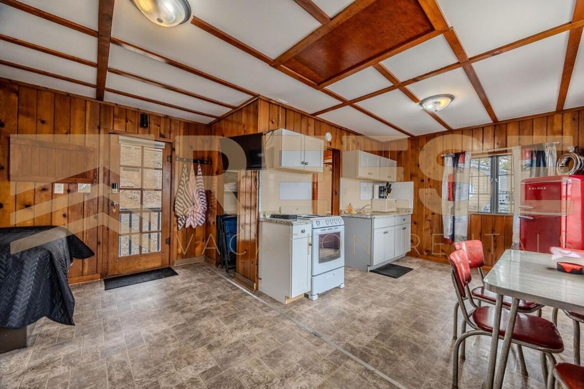 Beach Cabin #5