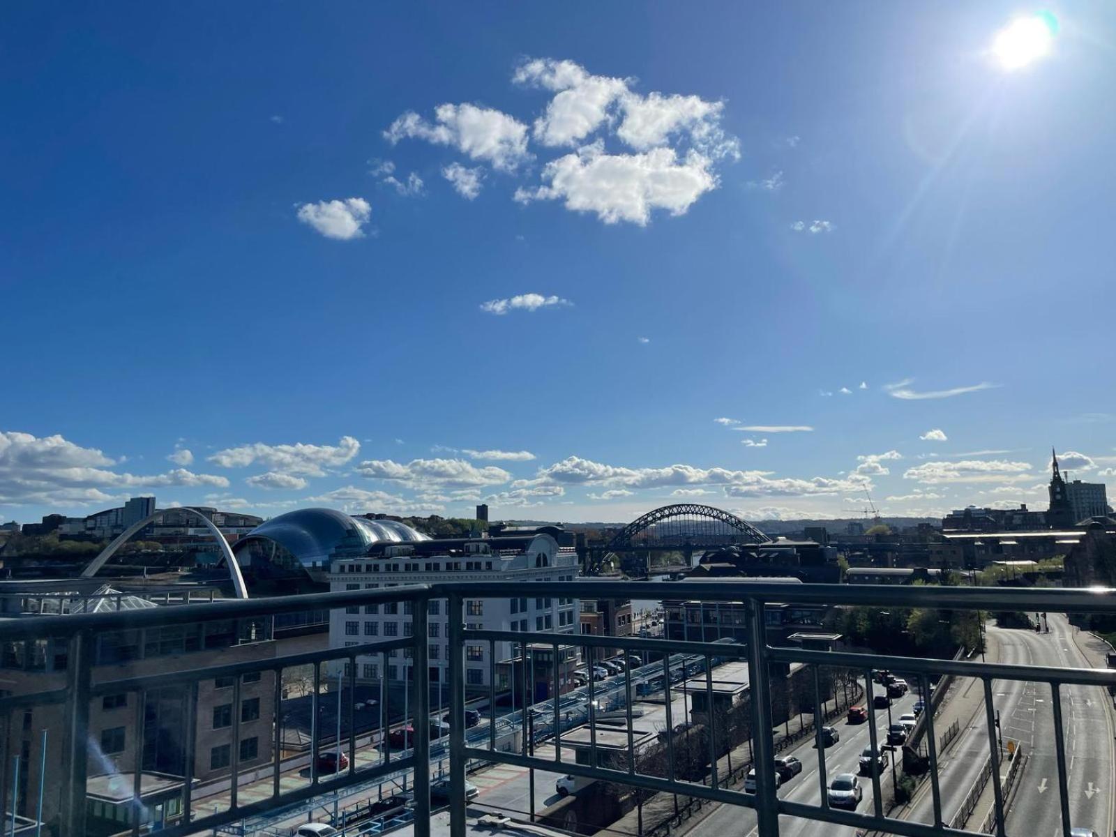 Central City Centre Quayside Apartments with Parking, Newcastle-Upon-Tyne