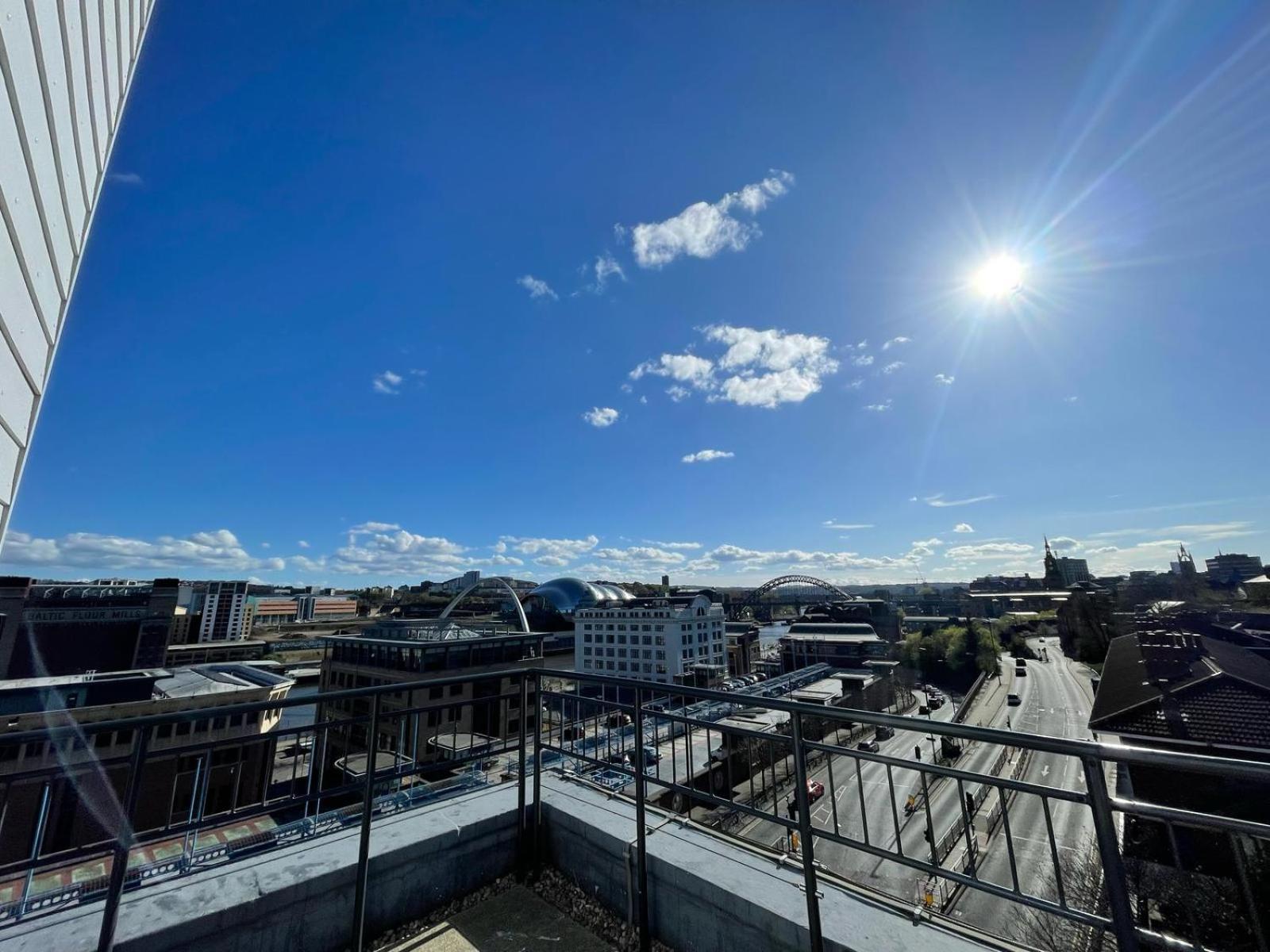 Central City Centre Quayside Apartments with Parking, Newcastle-Upon-Tyne