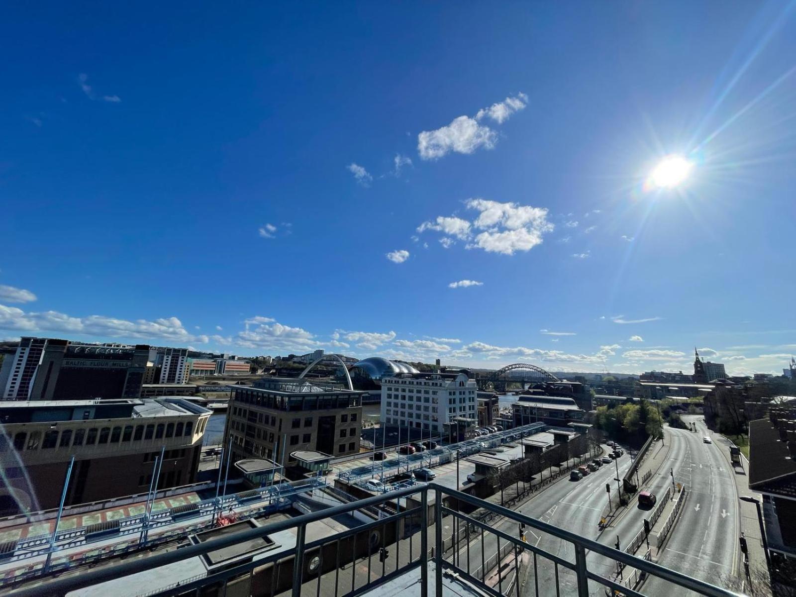 Central City Centre Quayside Apartments with Parking, Newcastle-Upon-Tyne