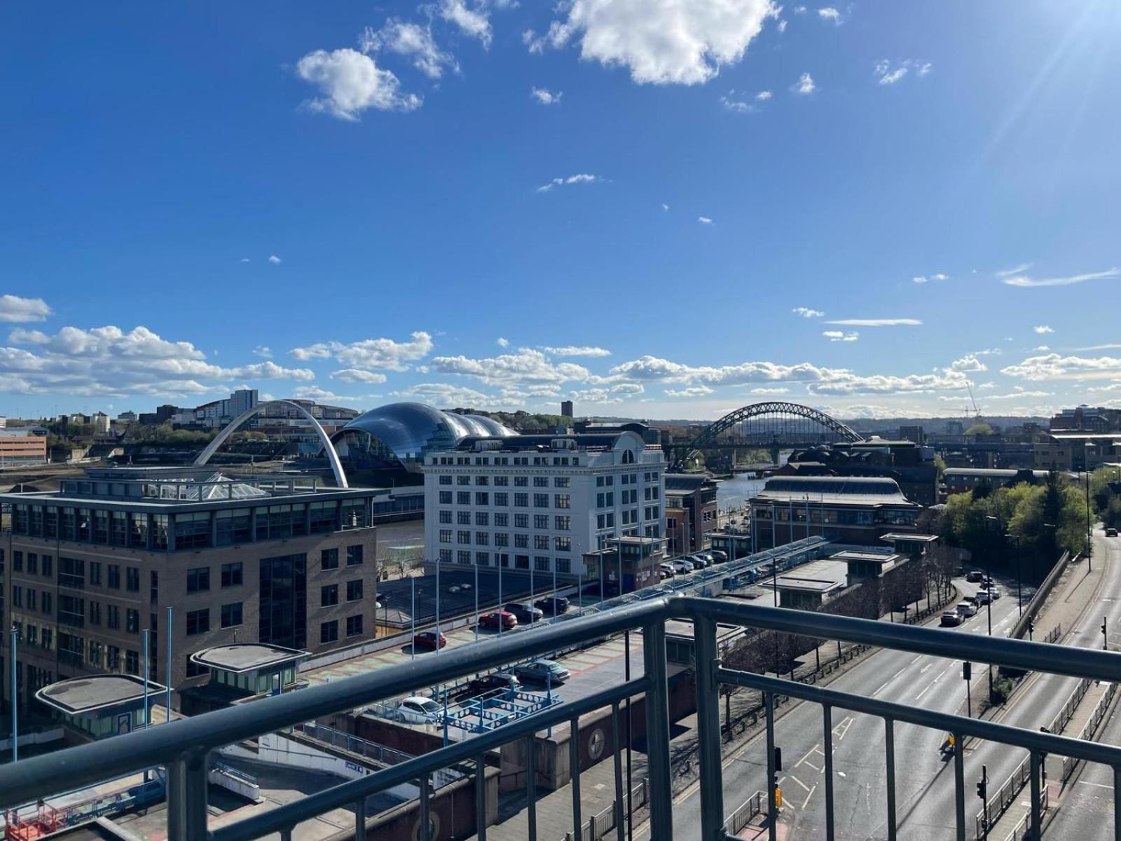 Central City Centre Quayside Apartments with Parking, Newcastle-Upon-Tyne