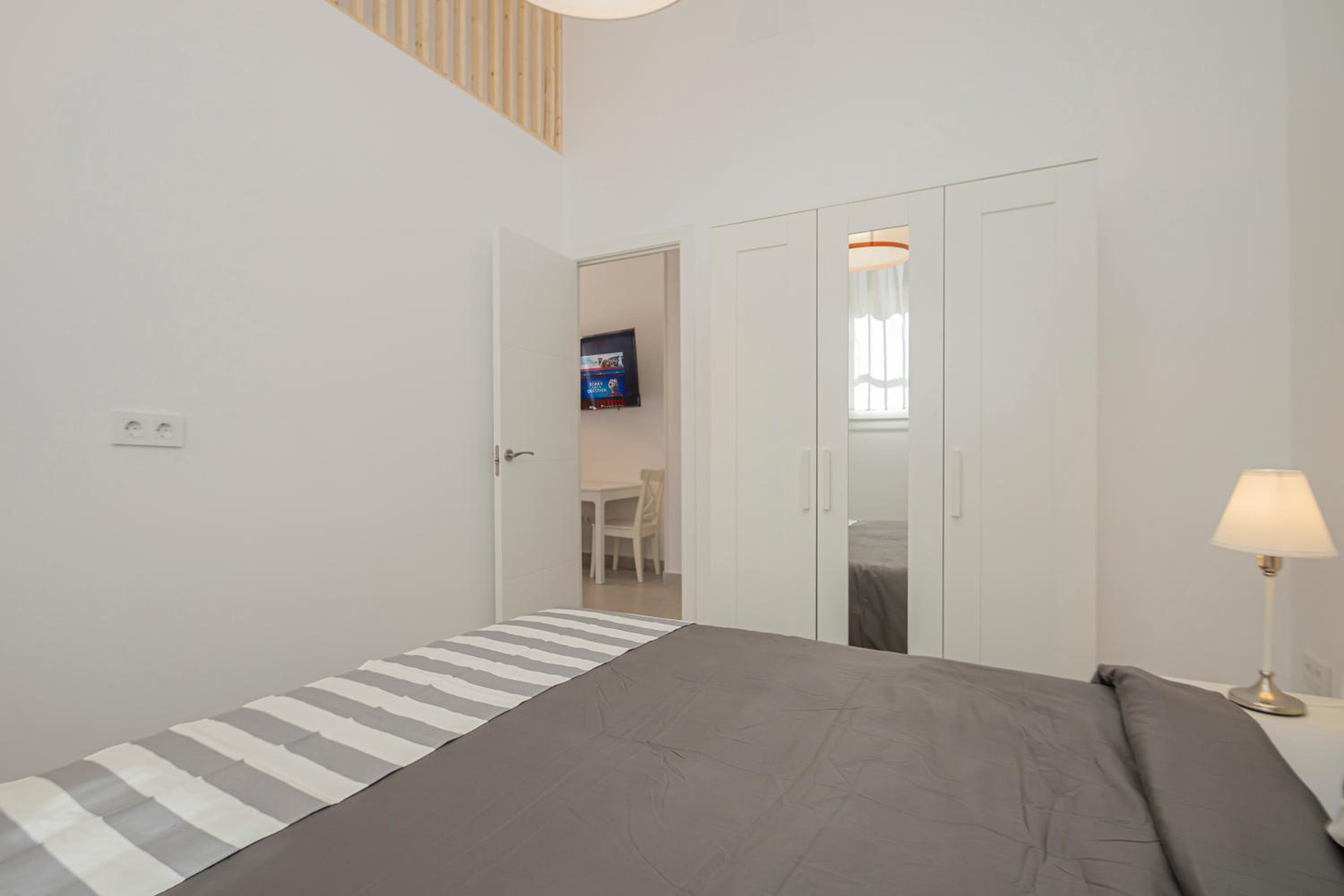 NEW Luxury and sunny 2BR apartment Premium Spot