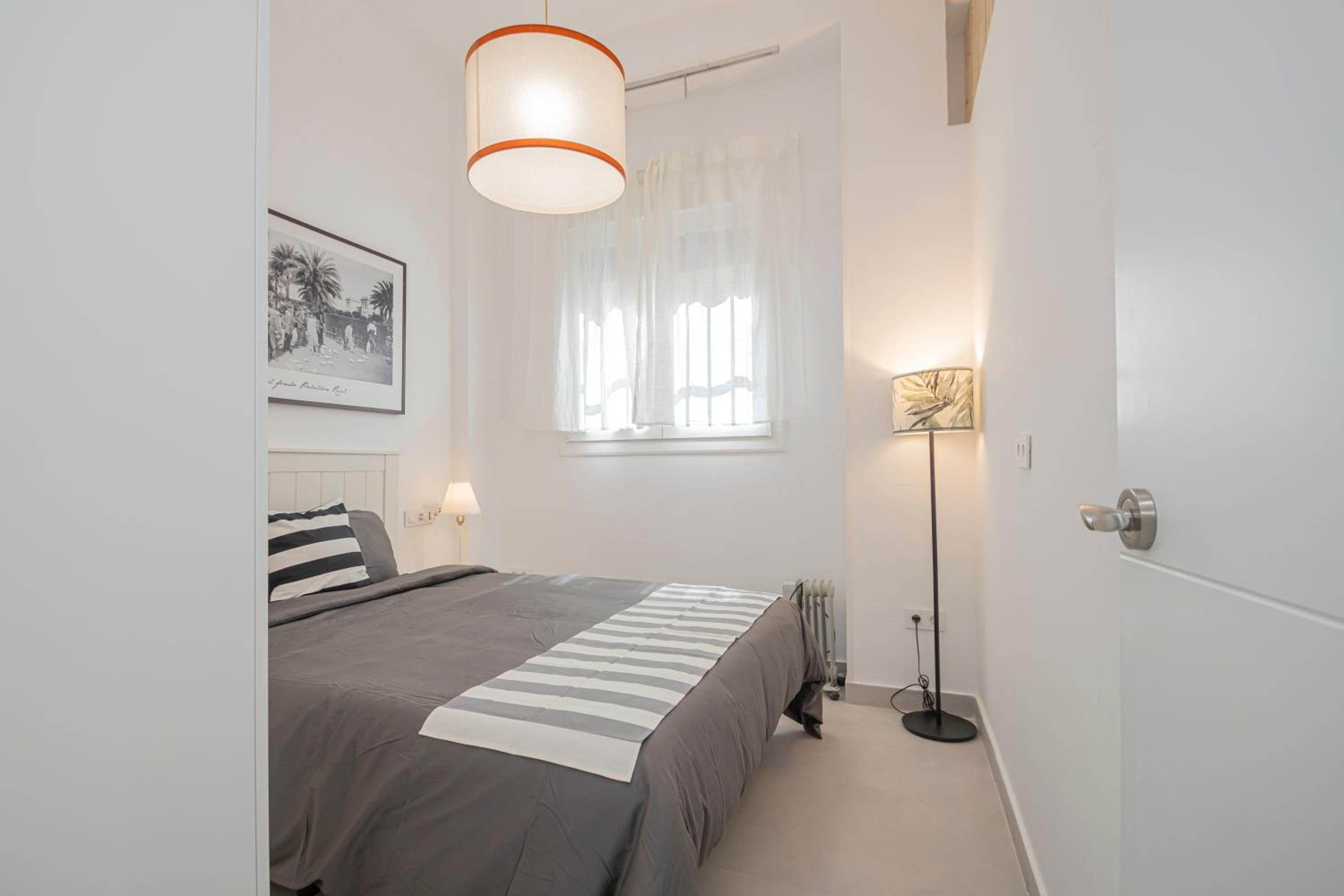 NEW Luxury and sunny 2BR apartment Premium Spot