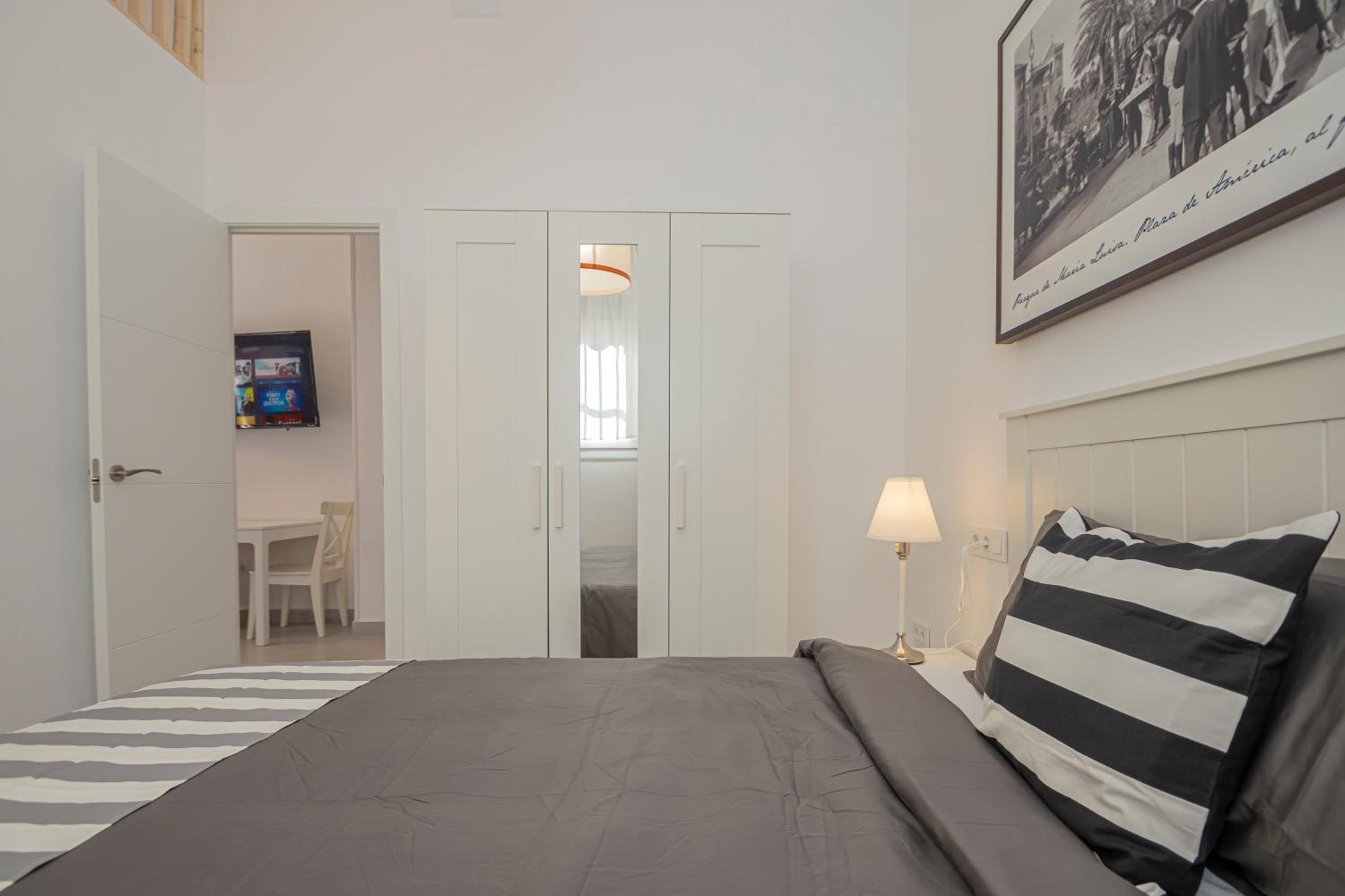 NEW Luxury and sunny 2BR apartment Premium Spot