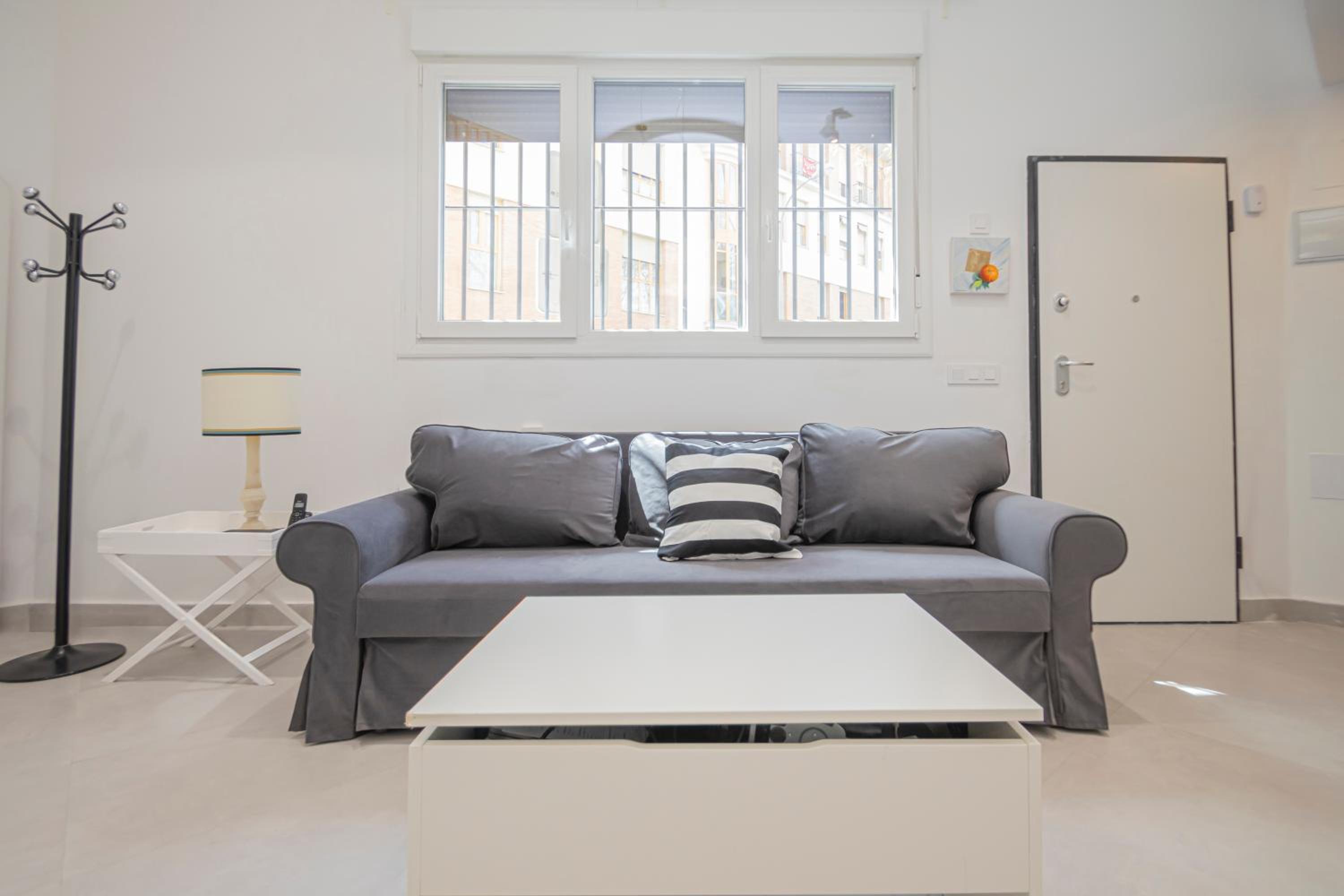 NEW Luxury and sunny 2BR apartment Premium Spot