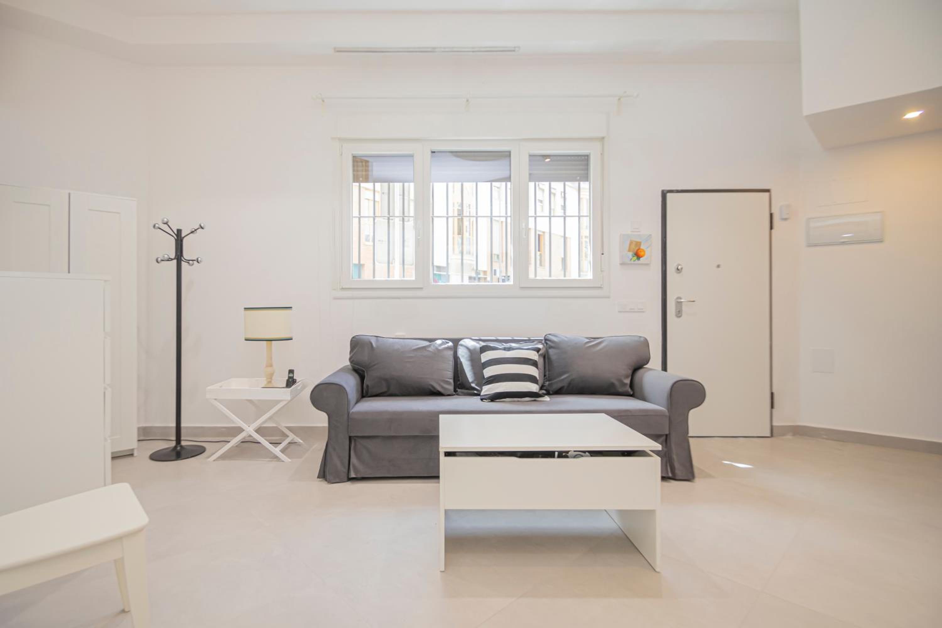 NEW Luxury and sunny 2BR apartment Premium Spot