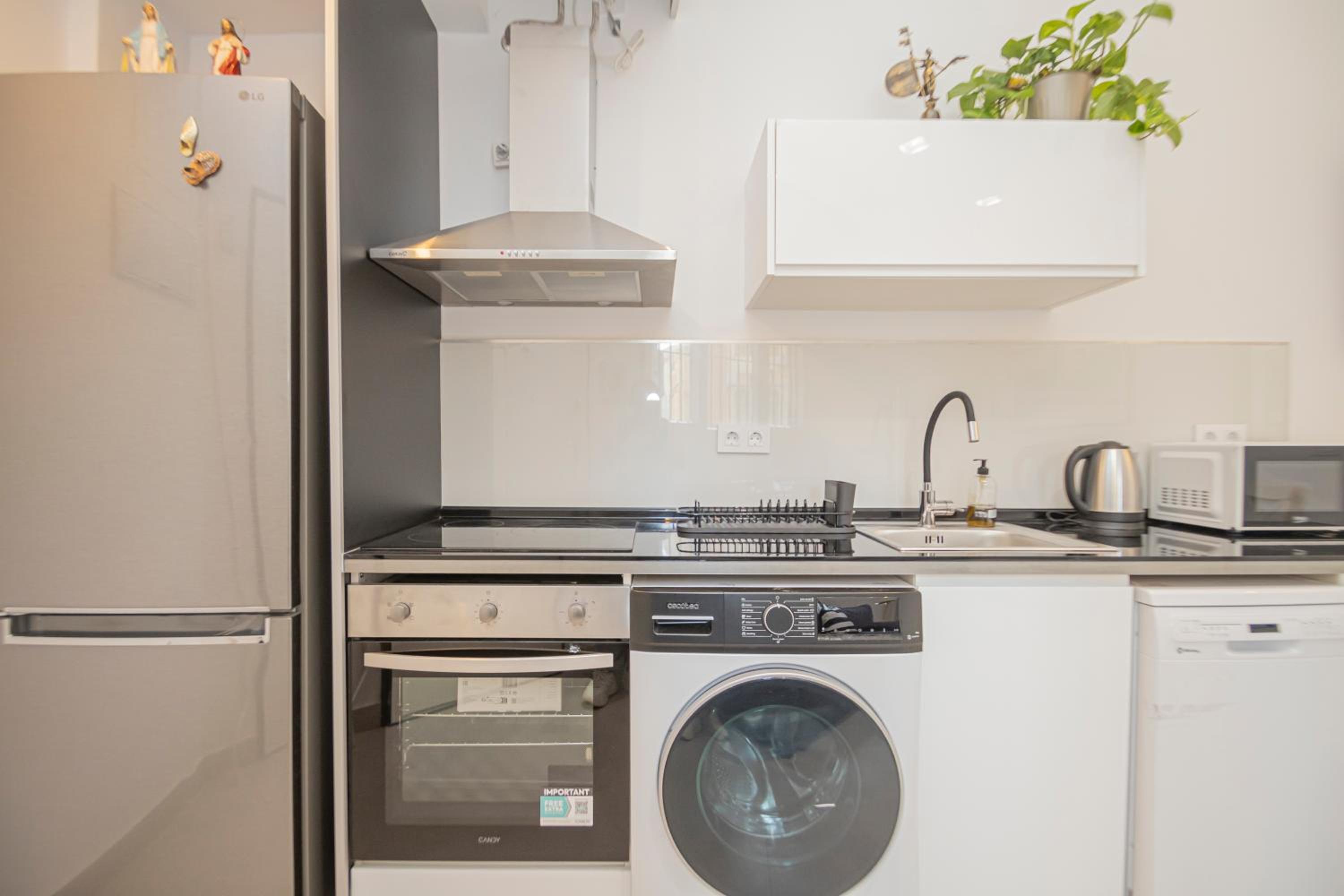 NEW Luxury and sunny 2BR apartment Premium Spot