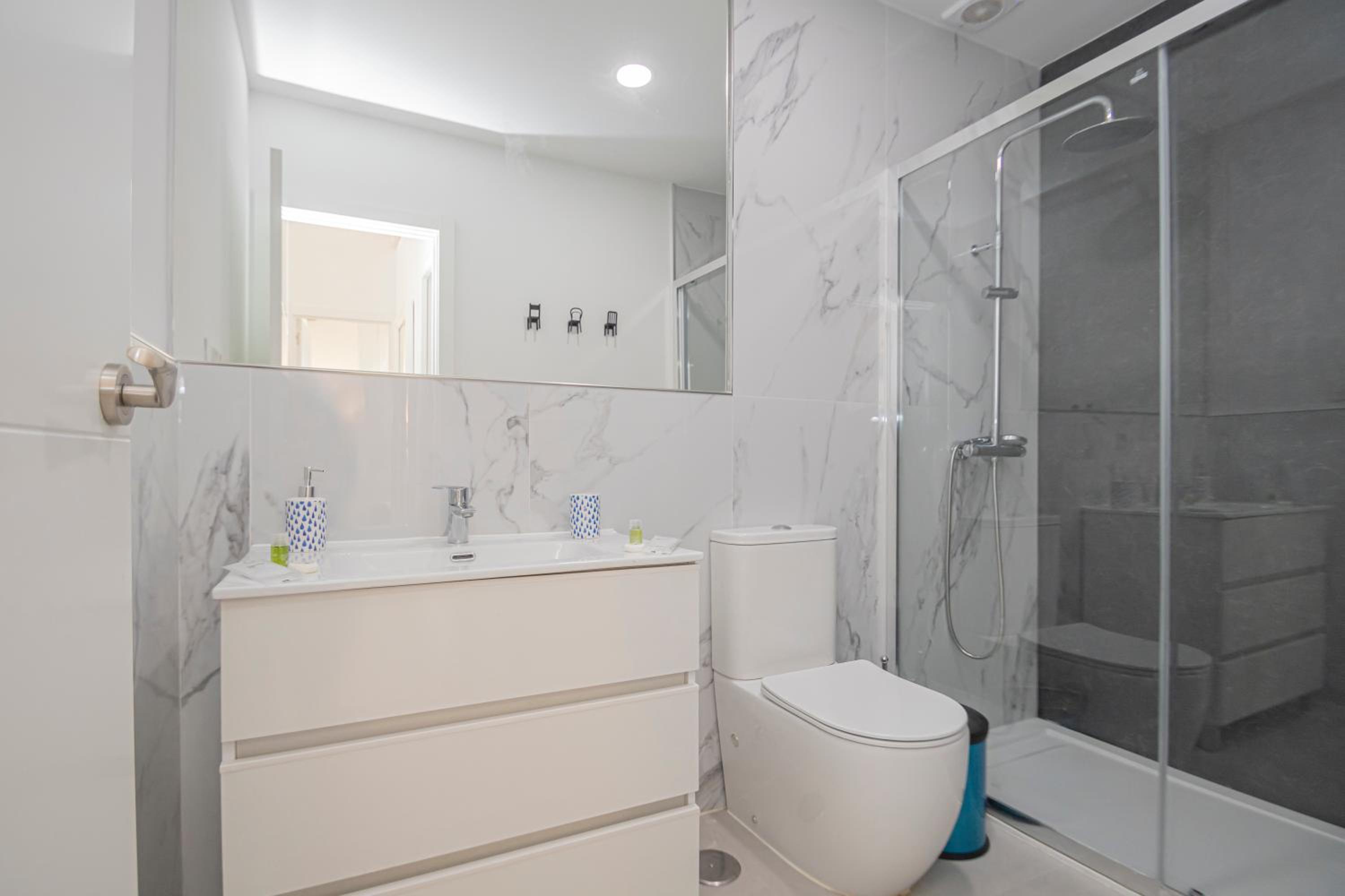 NEW Luxury and sunny 2BR apartment Premium Spot