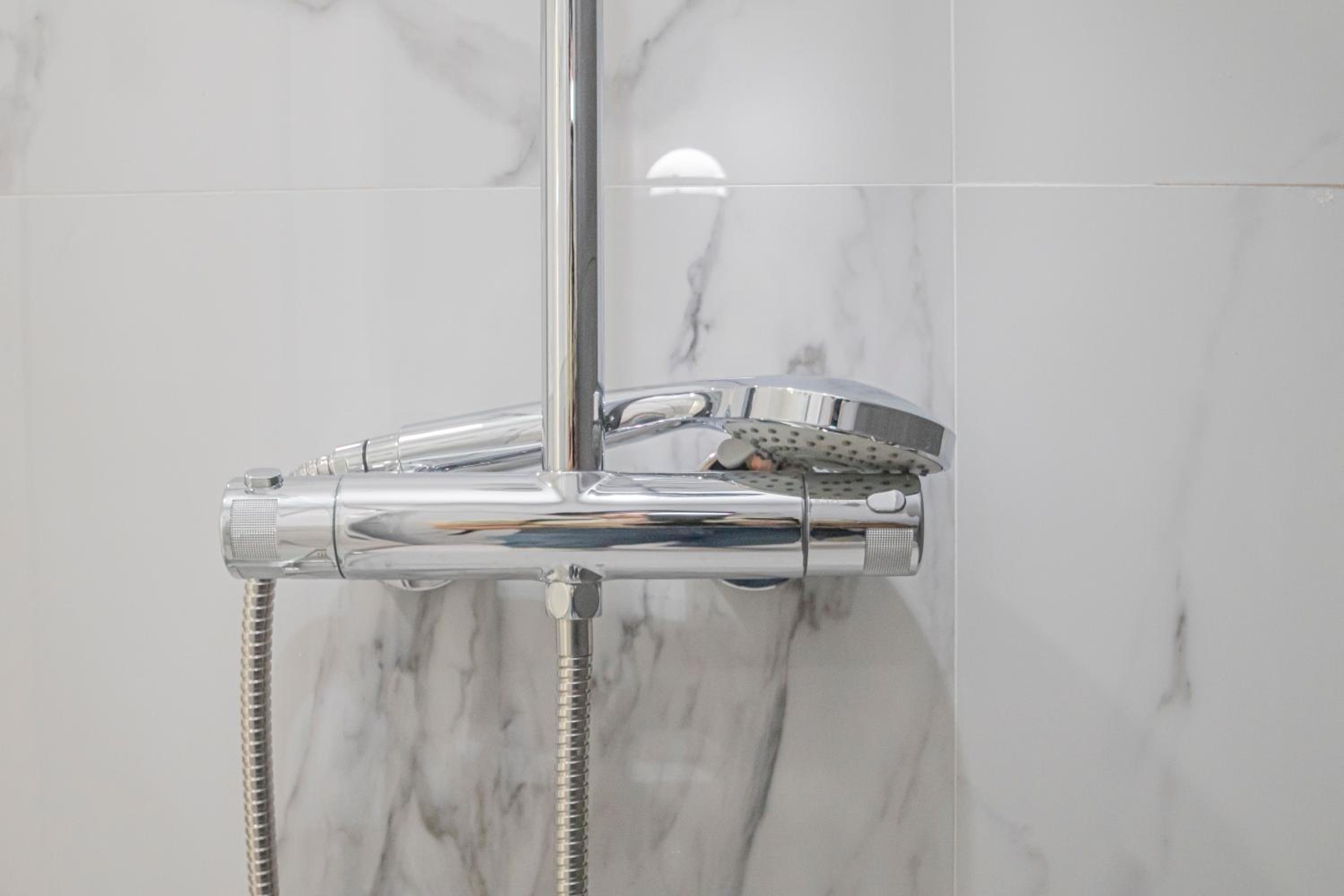 NEW Luxury and sunny 2BR apartment Premium Spot