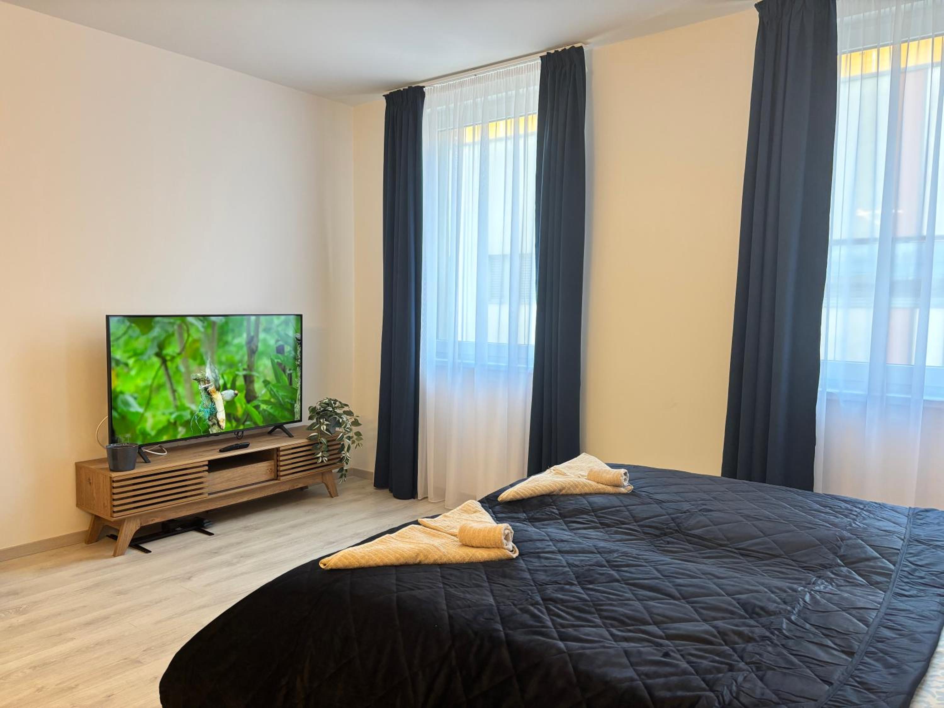 Budapest Spirit - Azure Sky WITH FREE PARKING