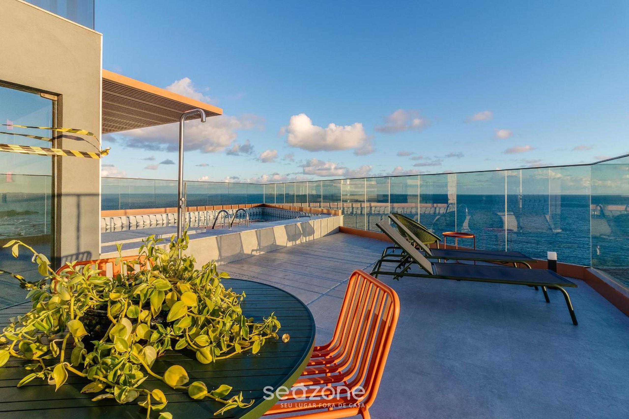 Beachfront Building with Swimming Pool in Barra in SSA - SPB