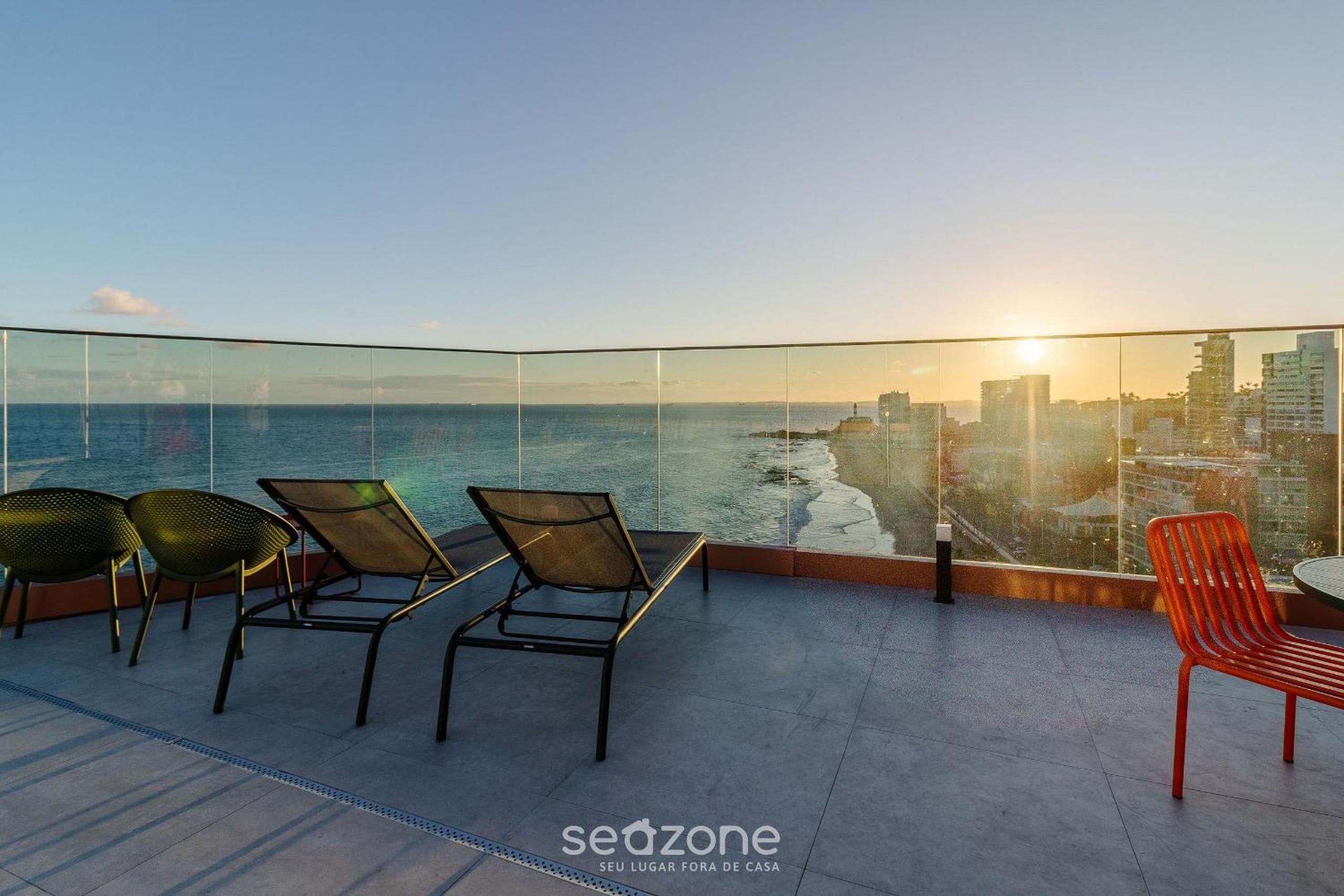 Beachfront Building with Swimming Pool in Barra in SSA - SPB