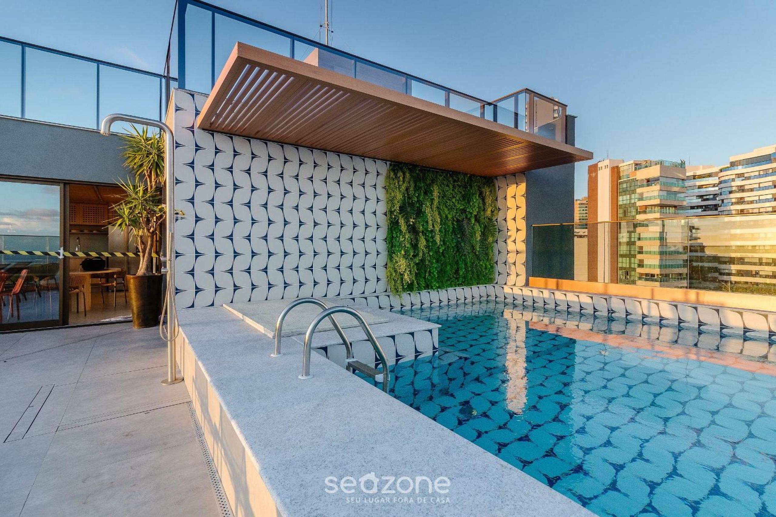 Beachfront Building with Swimming Pool in Barra in SSA - SPB