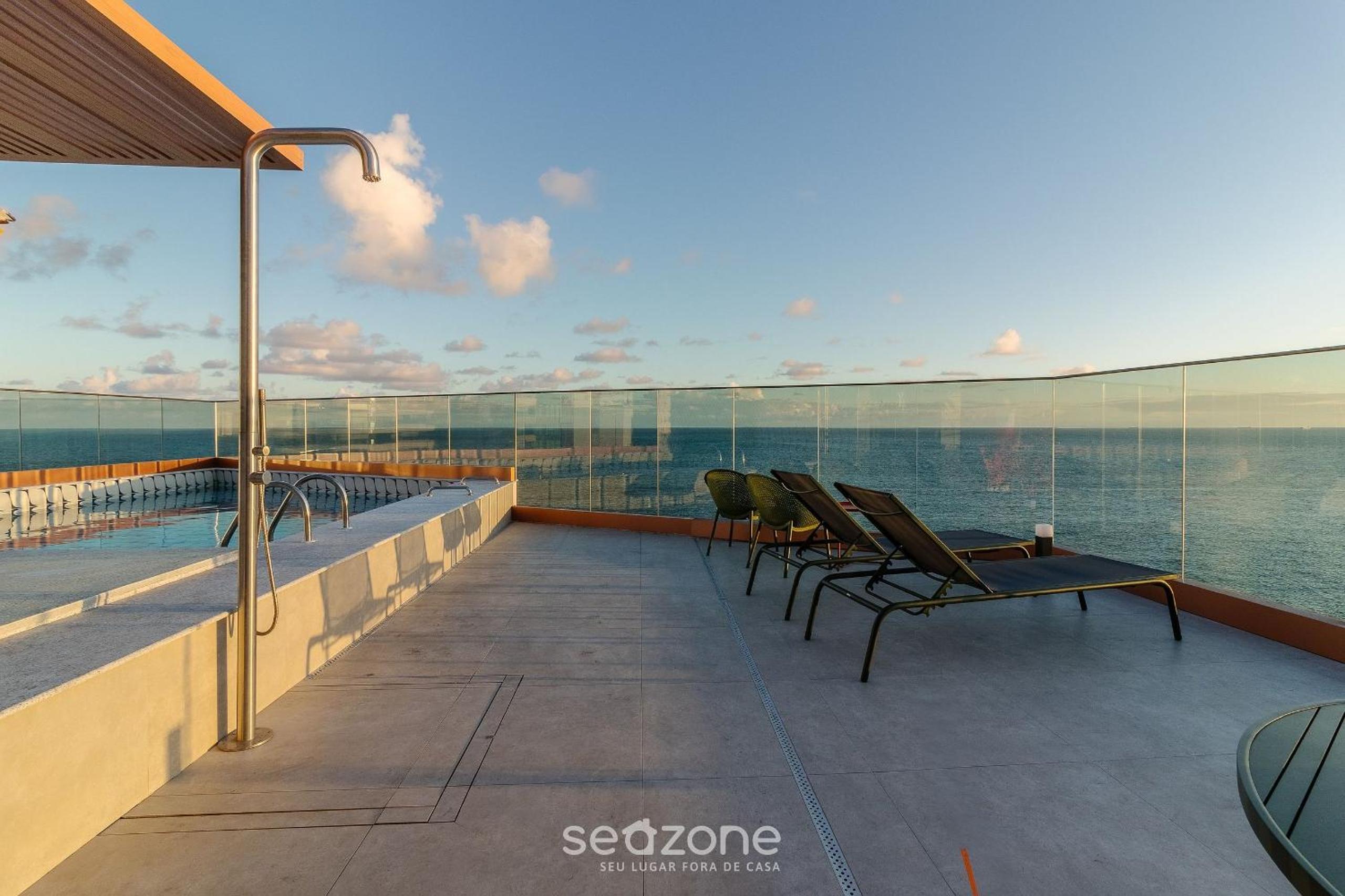Beachfront Building with Swimming Pool in Barra in SSA - SPB