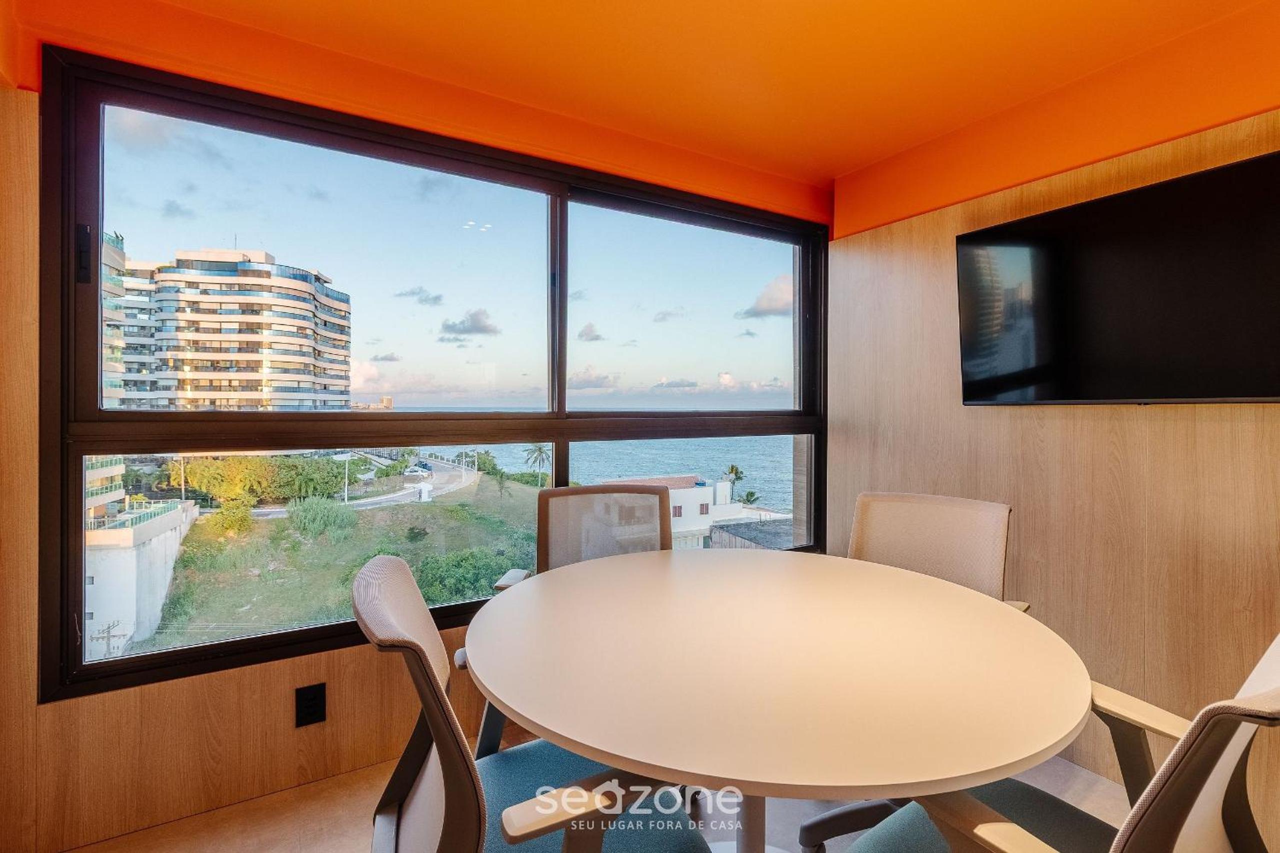 Beachfront Building with Swimming Pool in Barra in SSA - SPB
