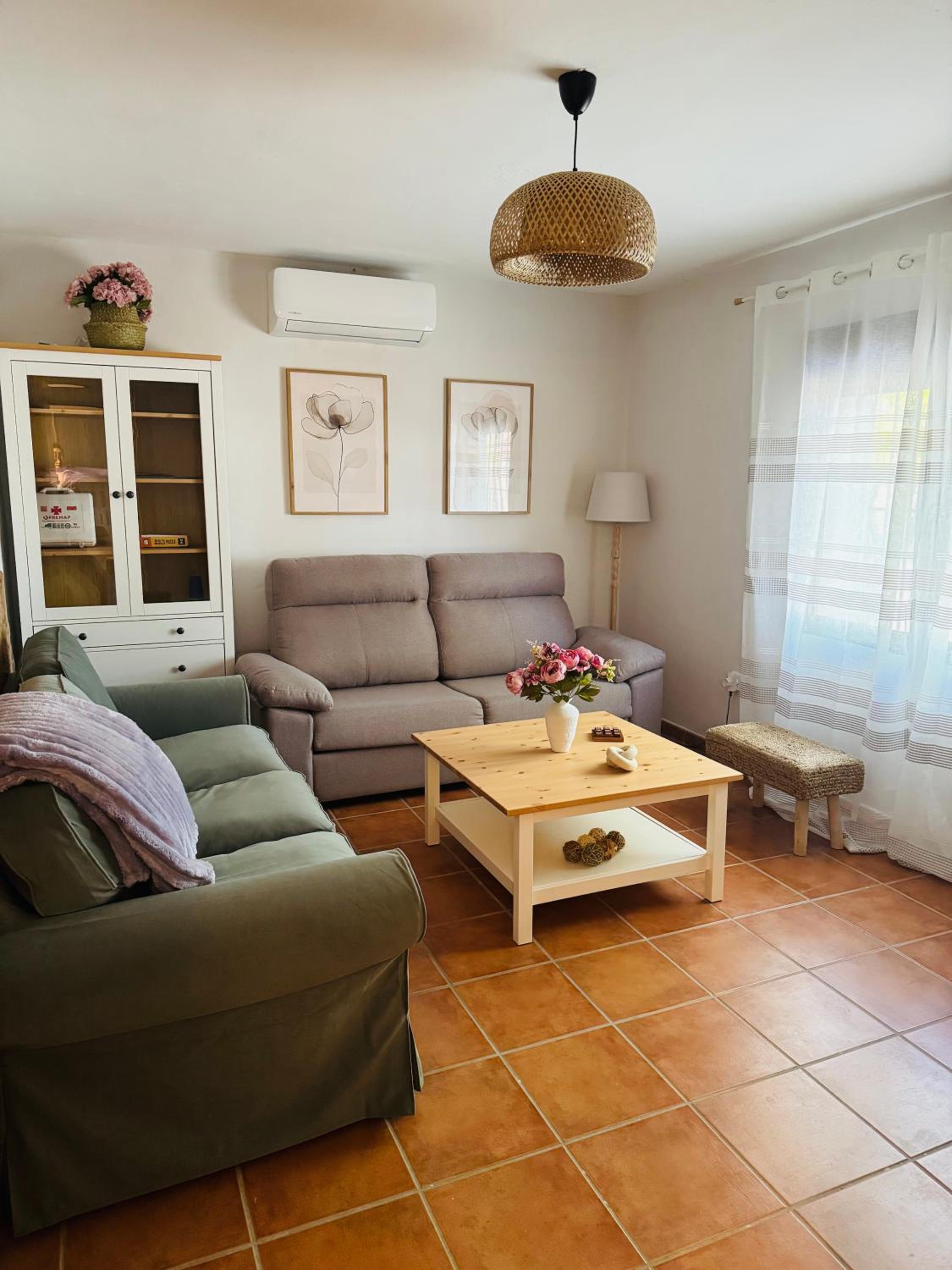 La Casa del Pueblo con piscina y barbacoa