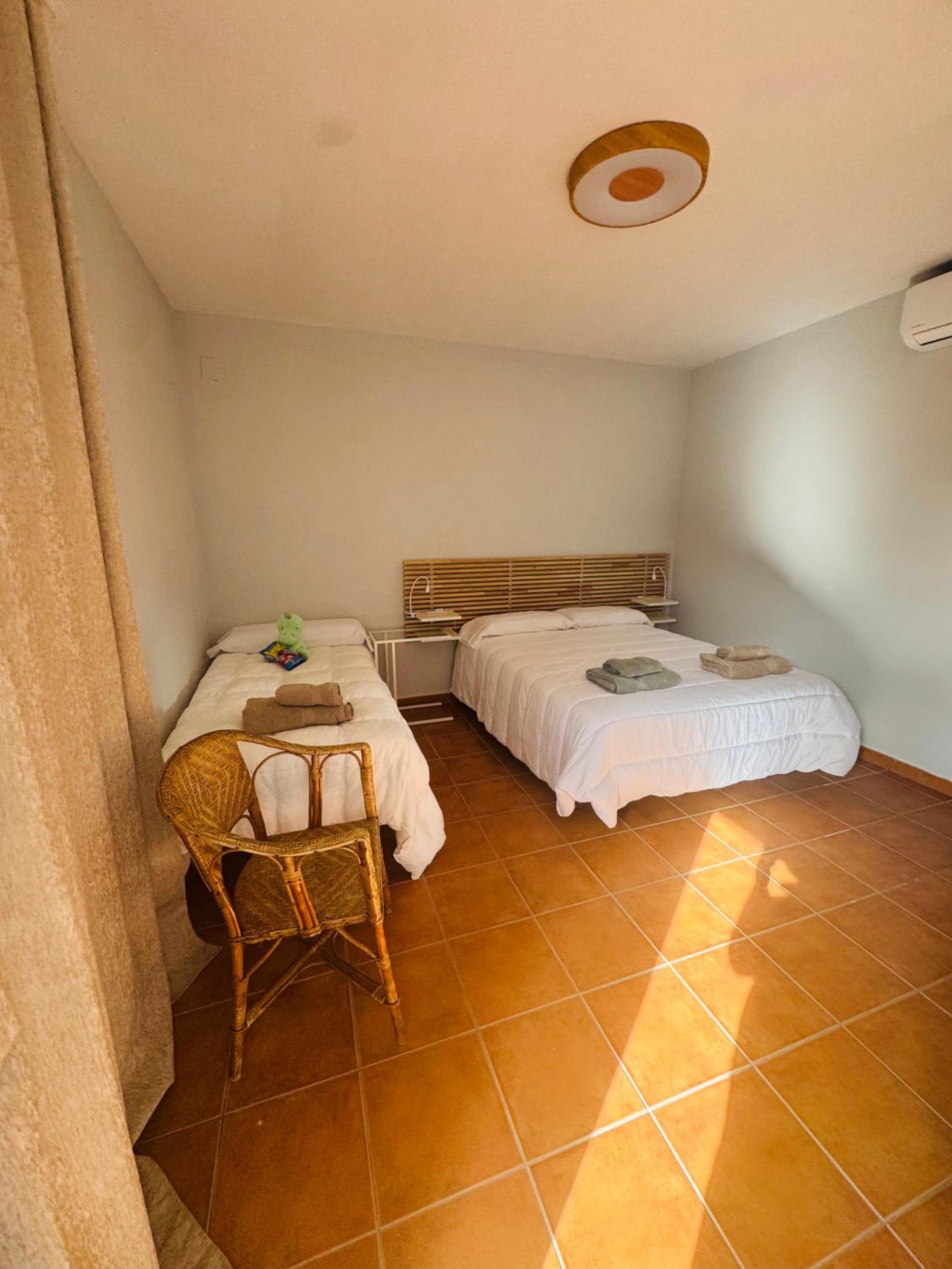 La Casa del Pueblo con piscina y barbacoa