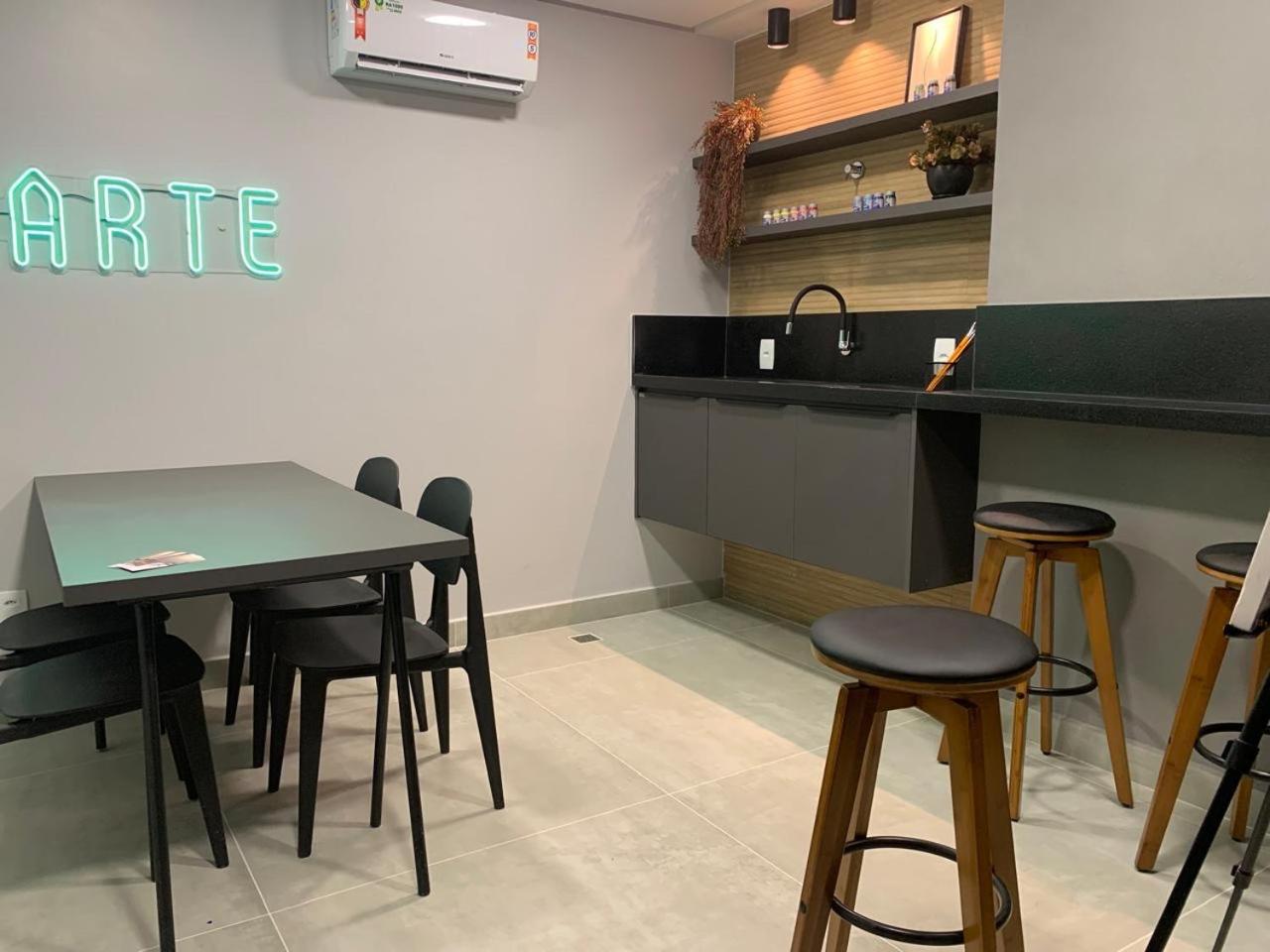 Quarto e Sala na Ponta Verde e Pajuçara