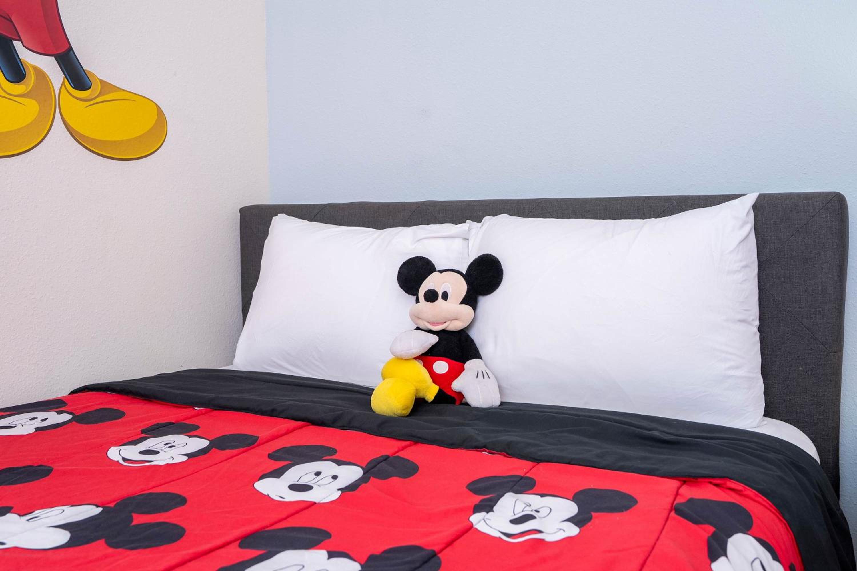 Spacious 4Bd Disney Dream with Resort Access at Lucaya 3210