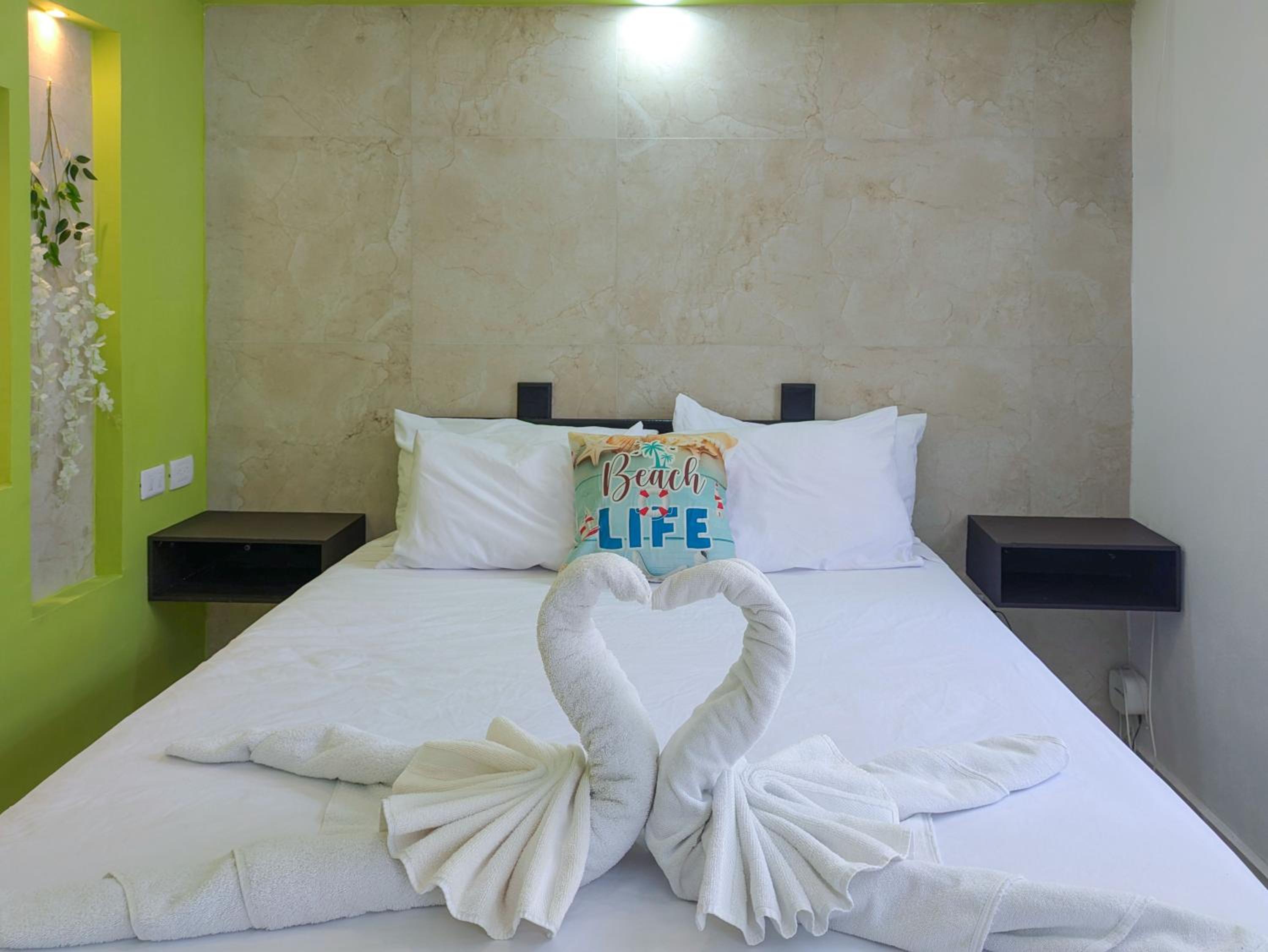 Family Escape 2 Private Apartments Sleeps 8 500m Beach Kitchen AC Value Stay Top Rated Host 1B4A