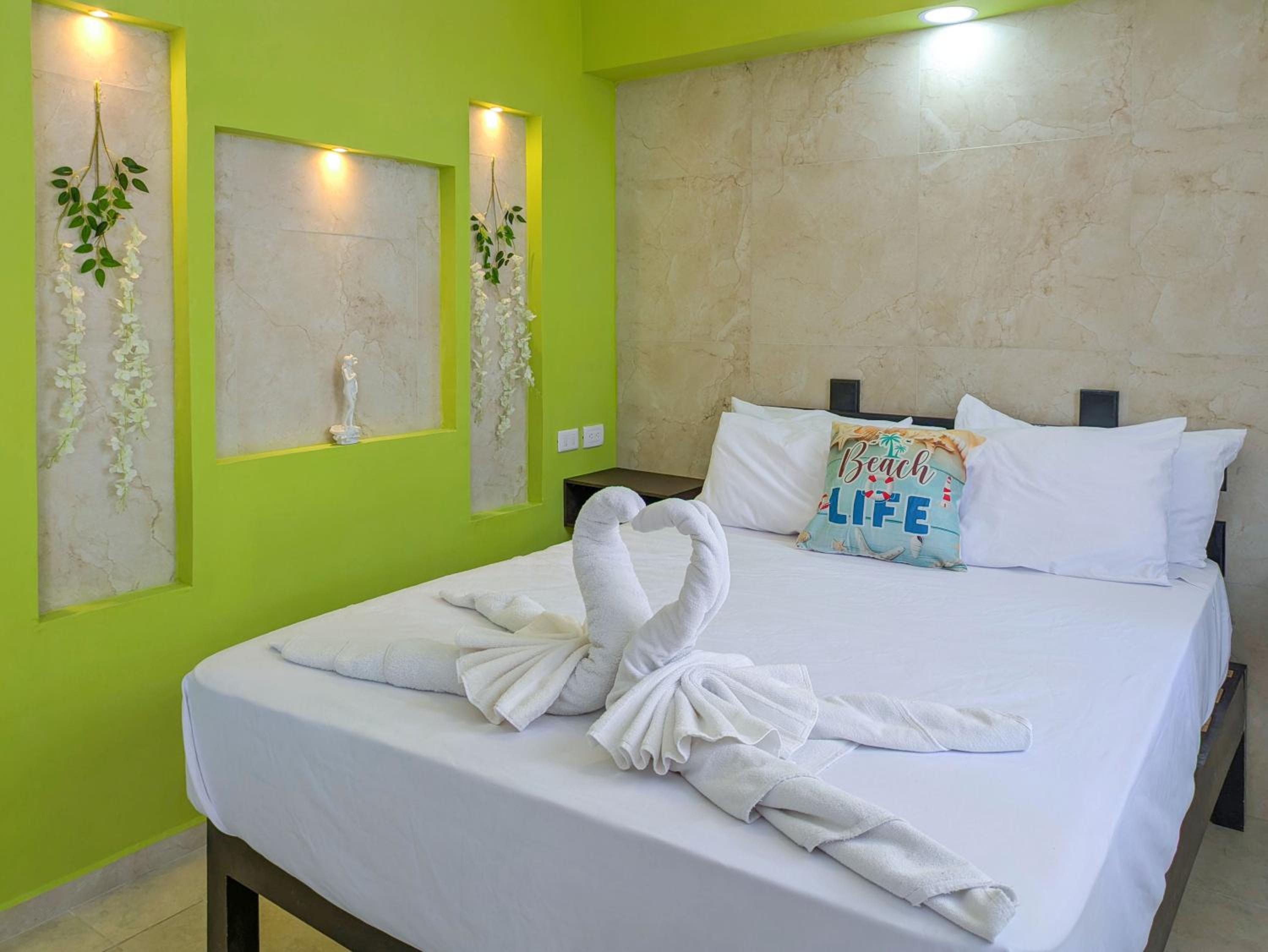 Family Escape 2 Private Apartments Sleeps 8 500m Beach Kitchen AC Value Stay Top Rated Host 1B4A