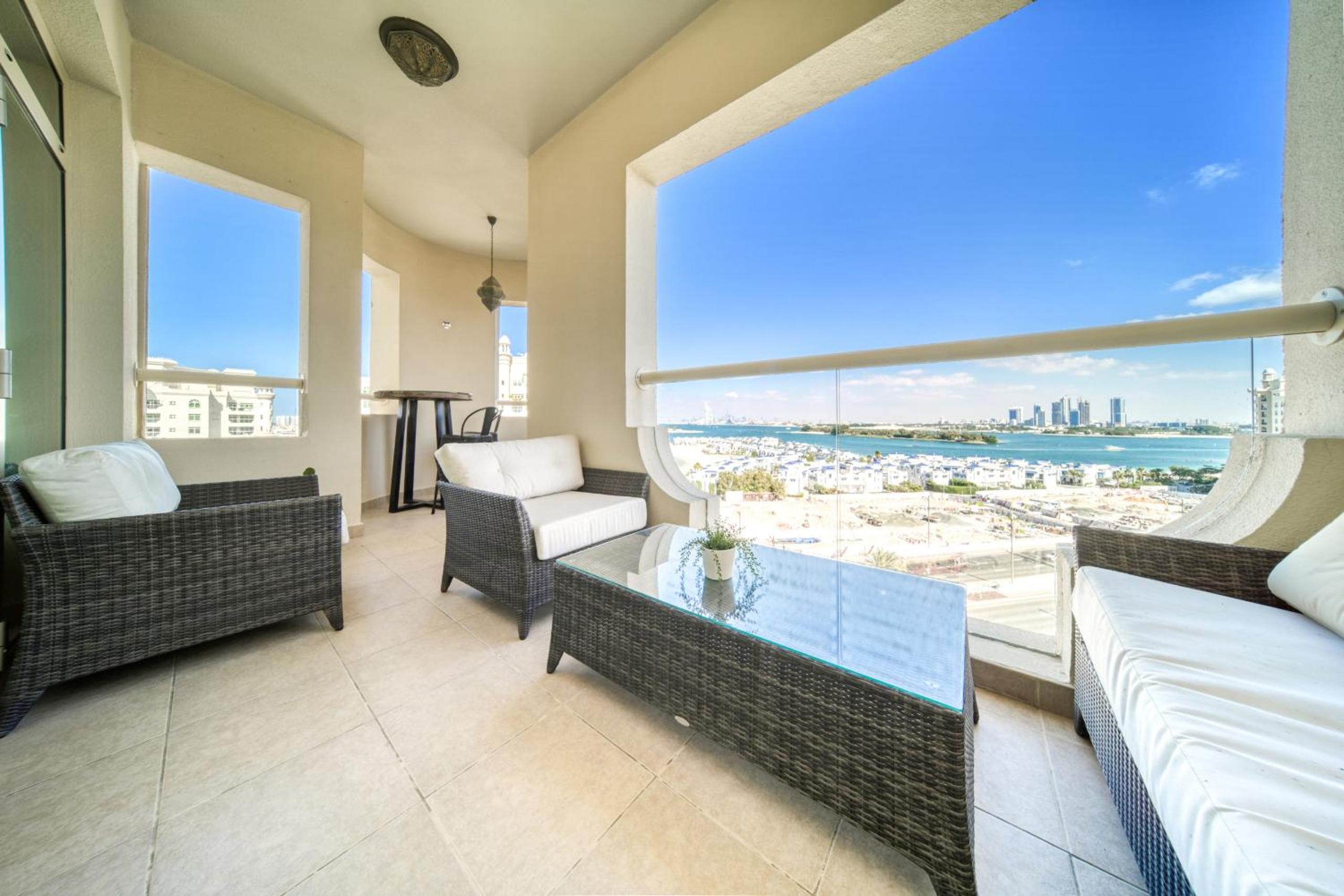 Shoreline 14, Al Hallawi Palm Jumeirah - Mint Stay