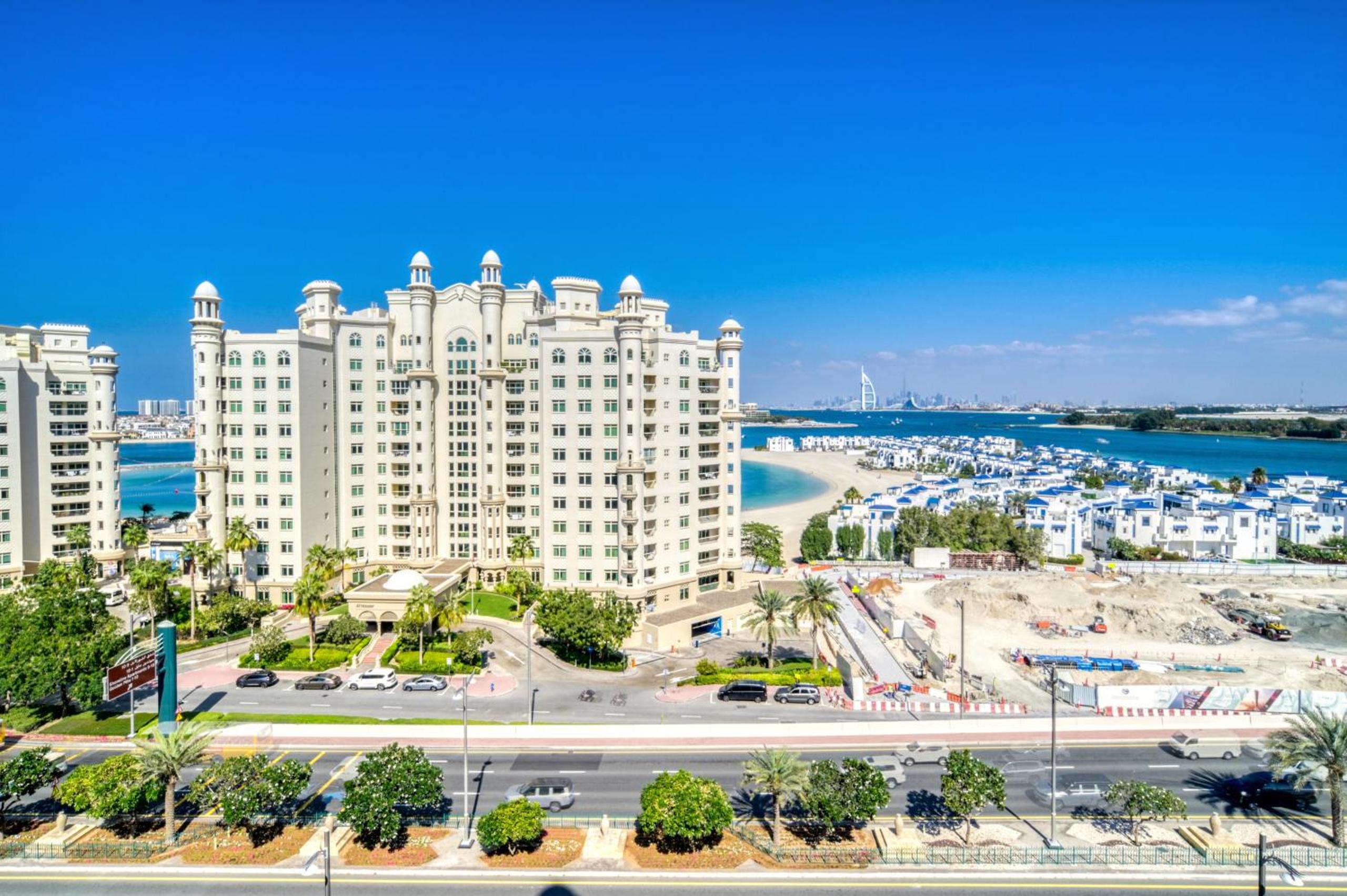 Shoreline 14, Al Hallawi Palm Jumeirah - Mint Stay