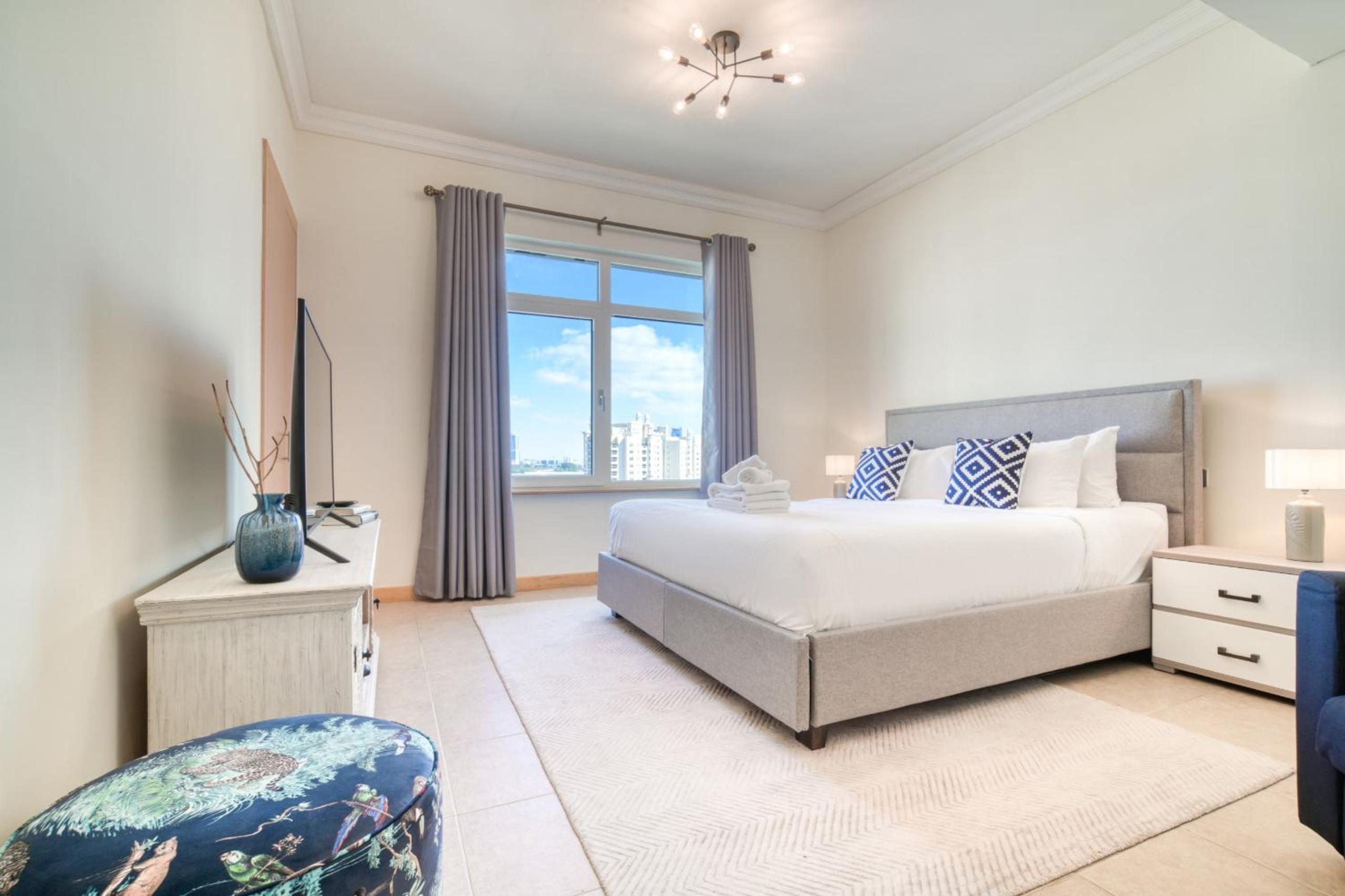 Shoreline 14, Al Hallawi Palm Jumeirah - Mint Stay