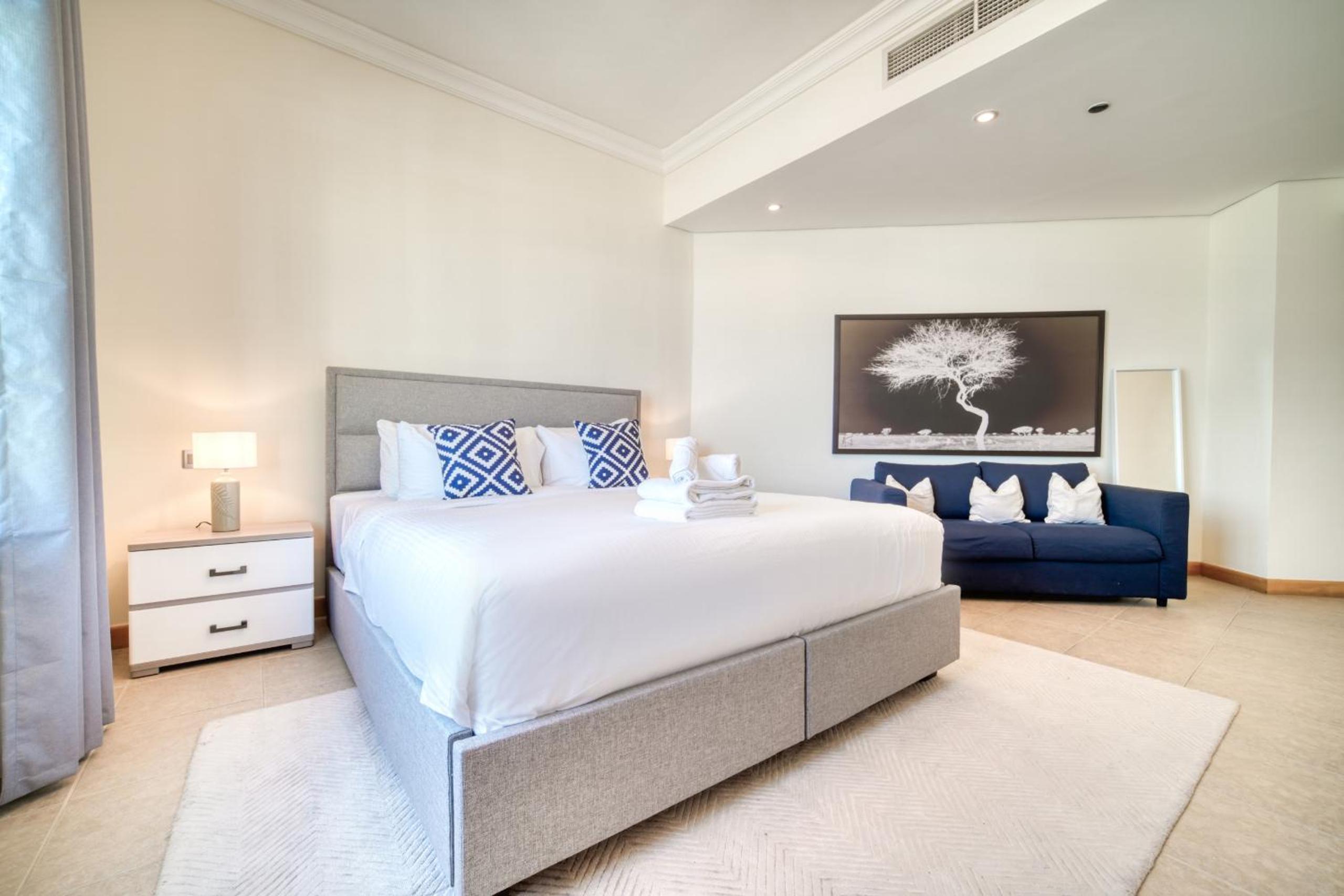 Shoreline 14, Al Hallawi Palm Jumeirah - Mint Stay