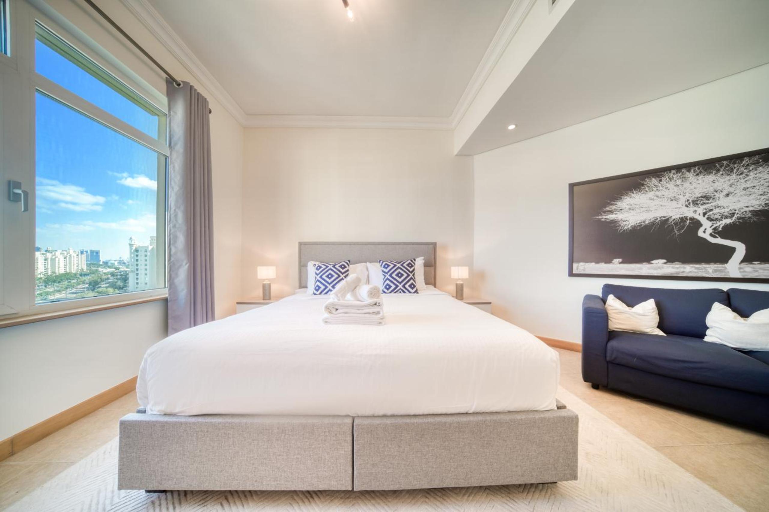Shoreline 14, Al Hallawi Palm Jumeirah - Mint Stay
