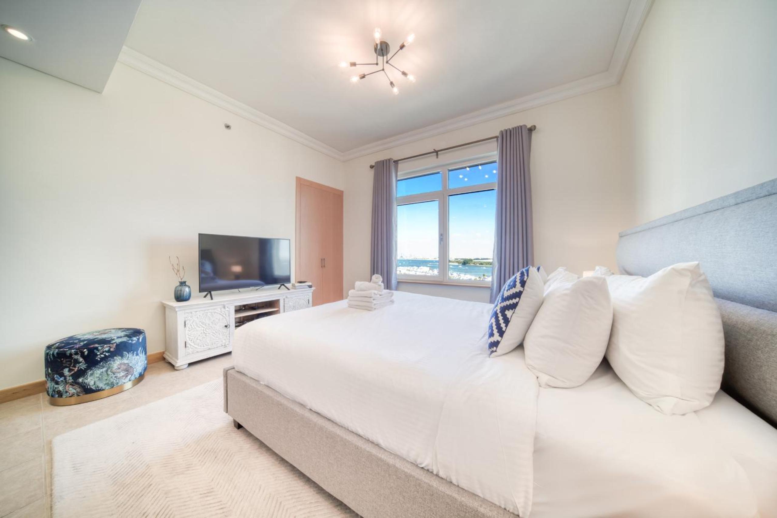 Shoreline 14, Al Hallawi Palm Jumeirah - Mint Stay