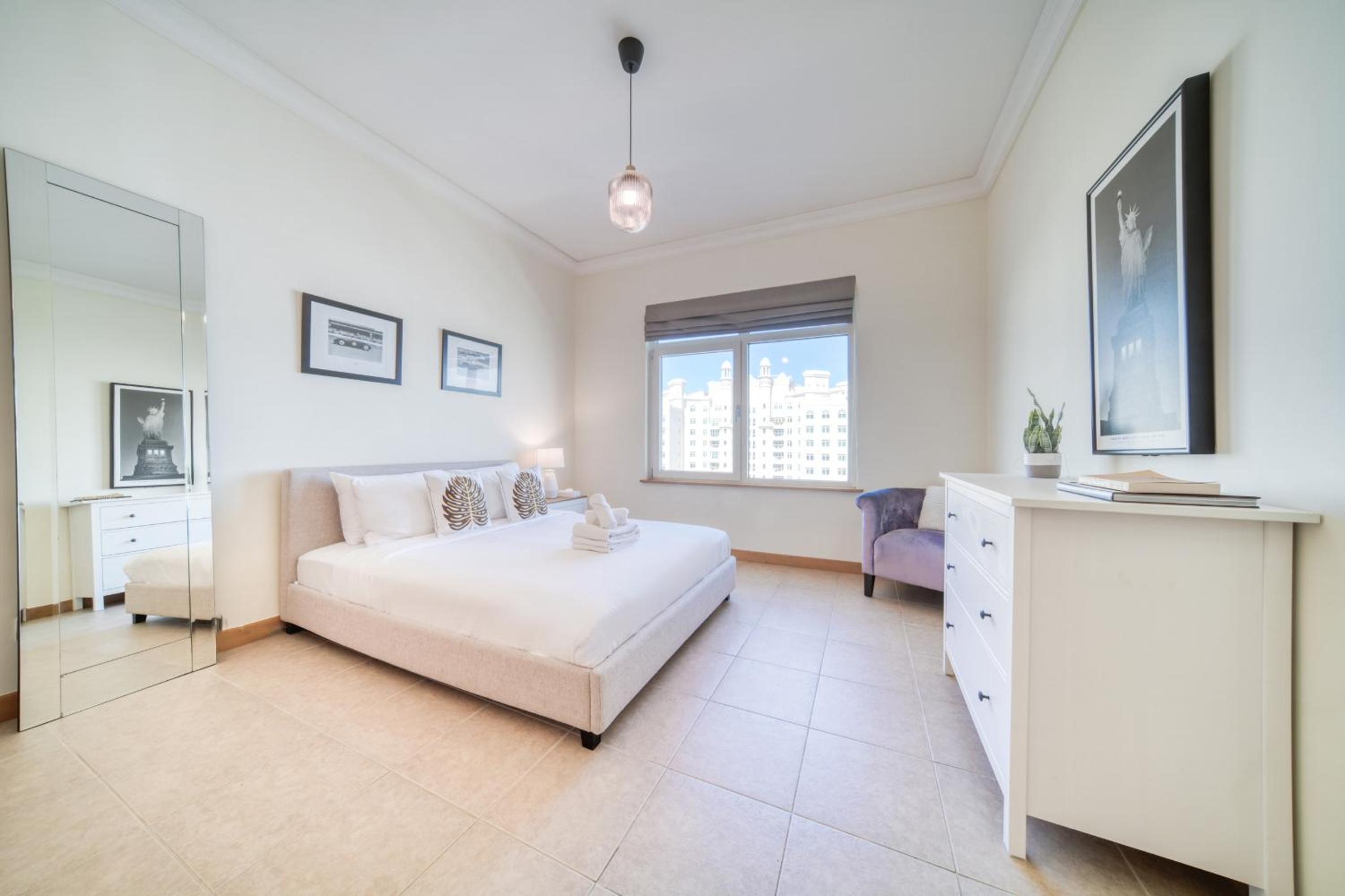 Shoreline 14, Al Hallawi Palm Jumeirah - Mint Stay
