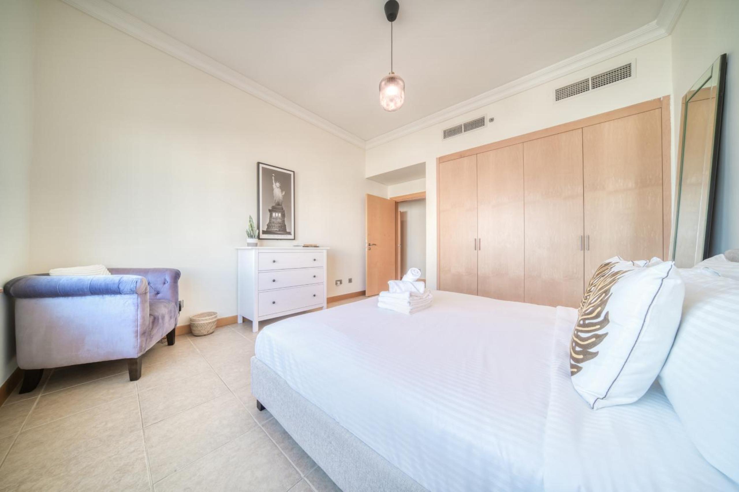 Shoreline 14, Al Hallawi Palm Jumeirah - Mint Stay