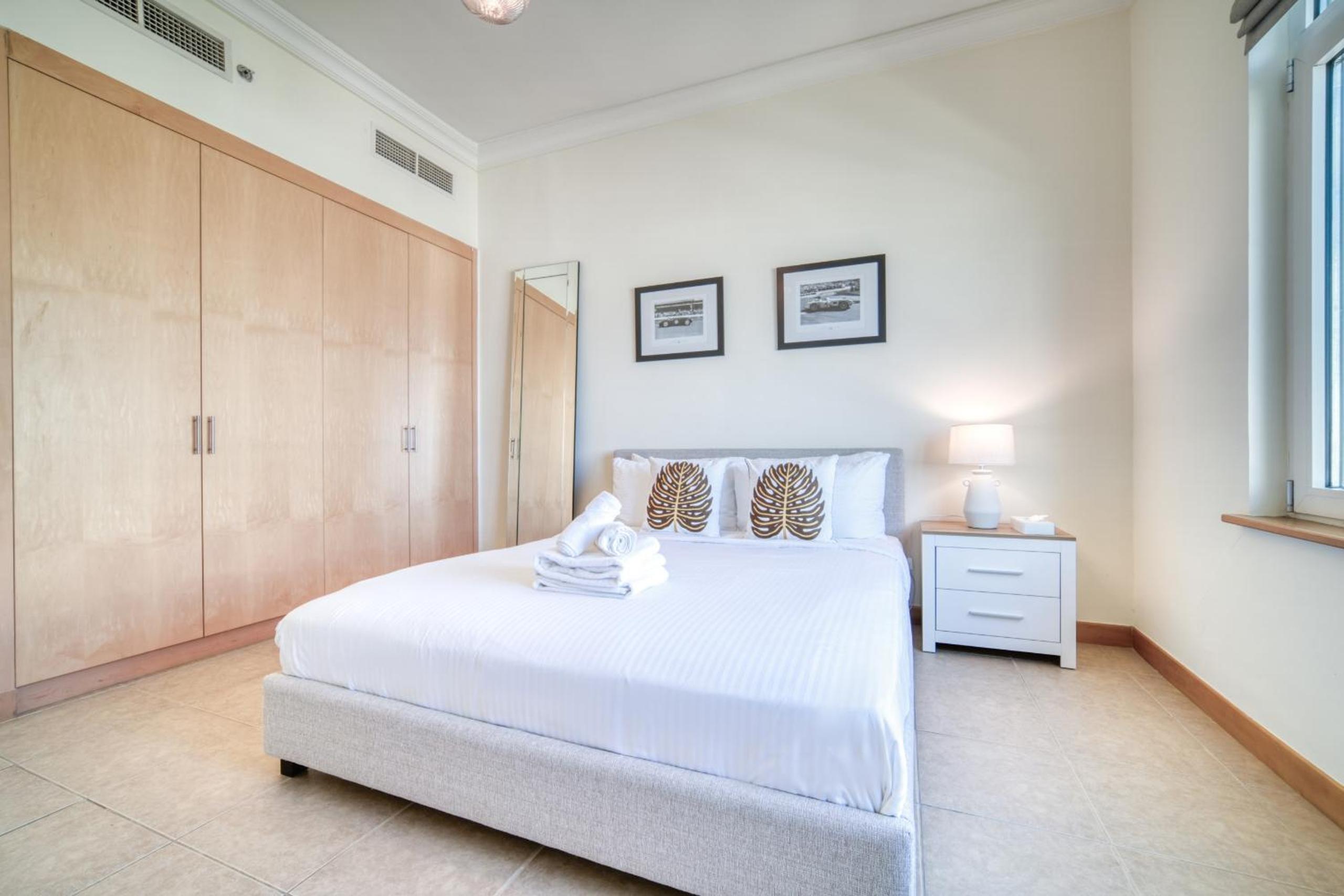 Shoreline 14, Al Hallawi Palm Jumeirah - Mint Stay