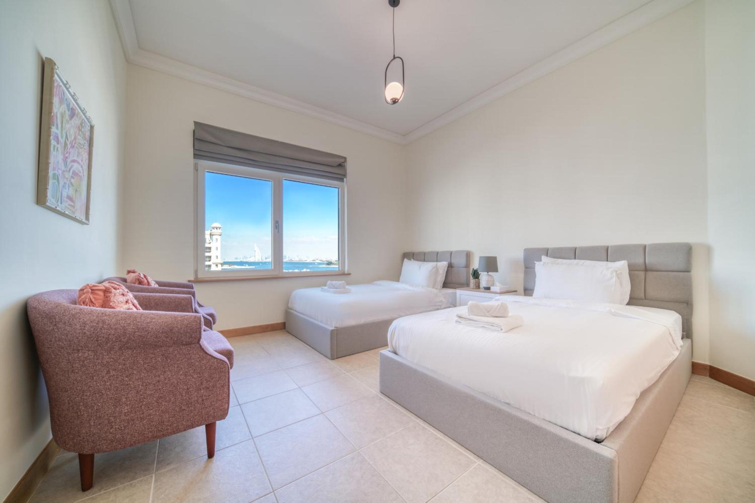 Shoreline 14, Al Hallawi Palm Jumeirah - Mint Stay