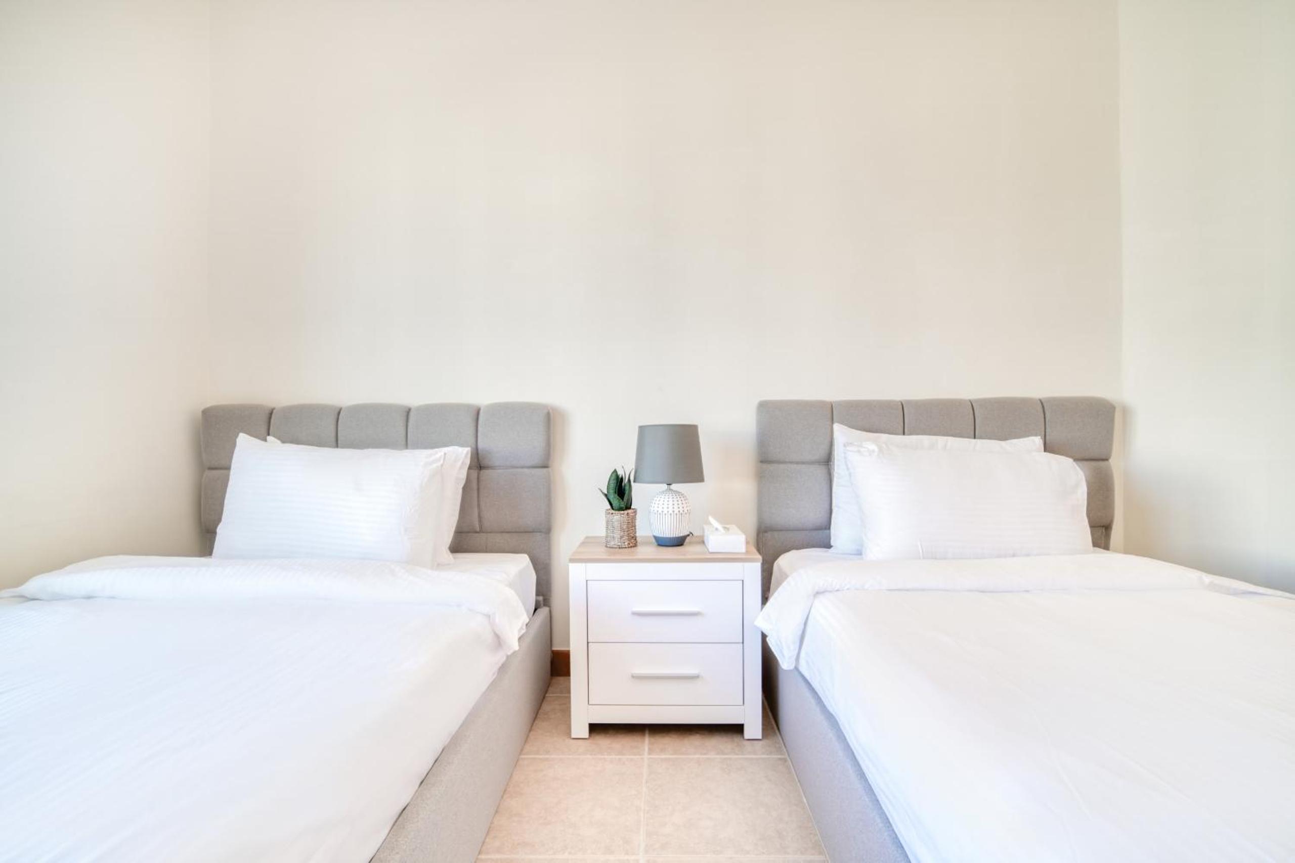 Shoreline 14, Al Hallawi Palm Jumeirah - Mint Stay