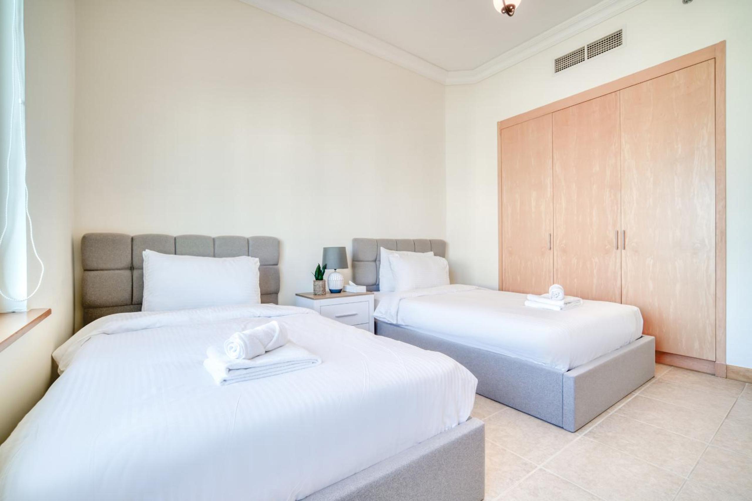 Shoreline 14, Al Hallawi Palm Jumeirah - Mint Stay