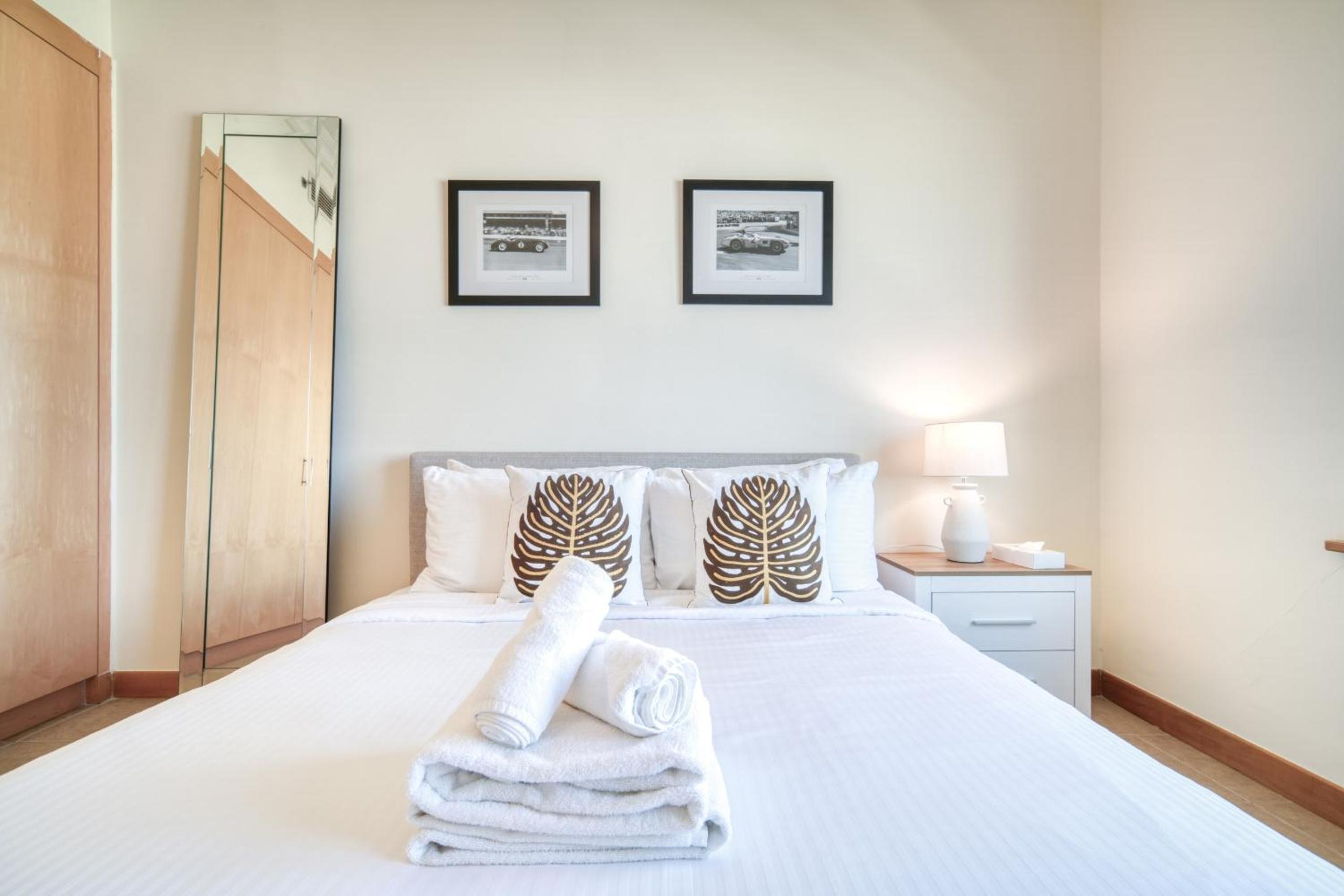 Shoreline 14, Al Hallawi Palm Jumeirah - Mint Stay