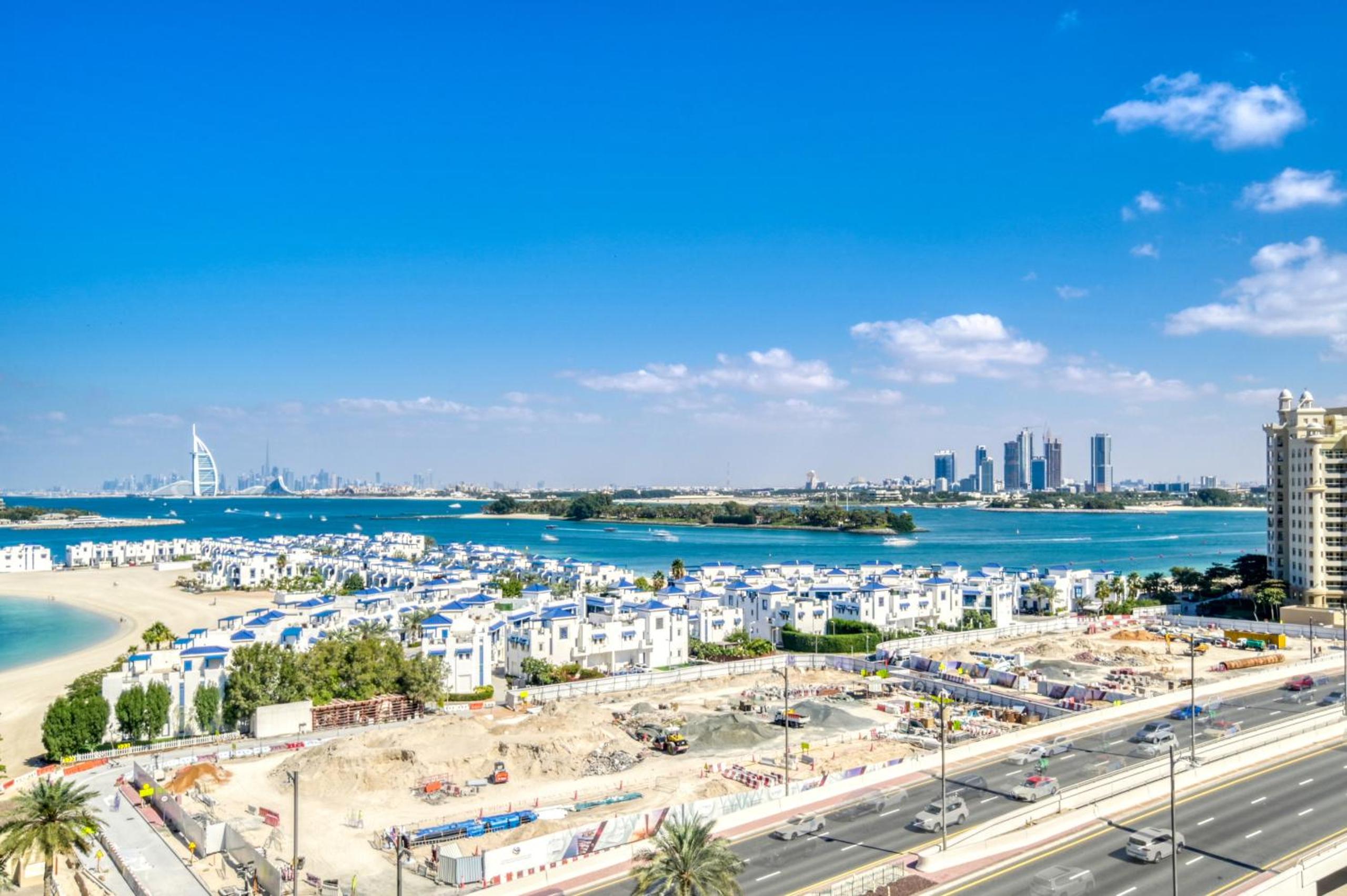 Shoreline 14, Al Hallawi Palm Jumeirah - Mint Stay