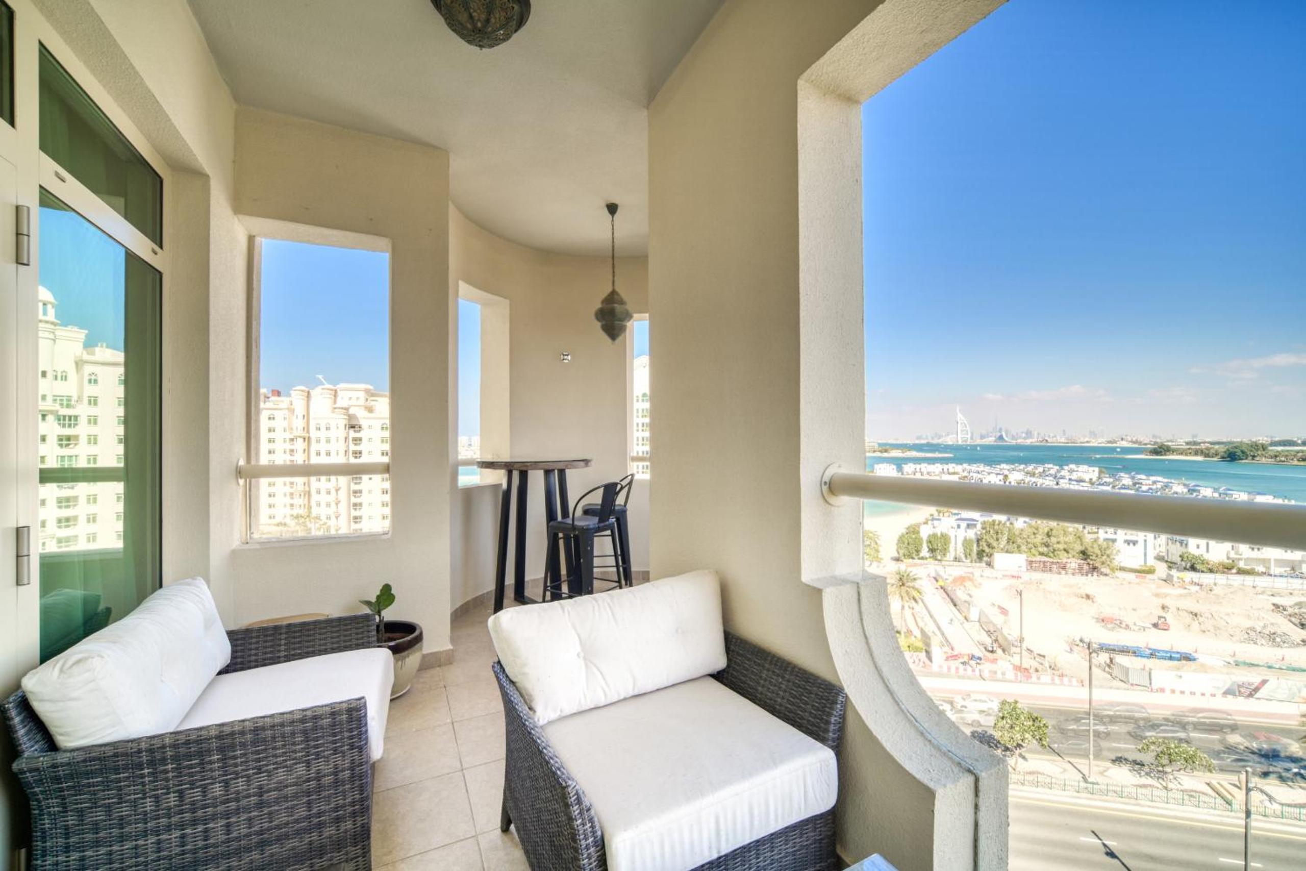 Shoreline 14, Al Hallawi Palm Jumeirah - Mint Stay