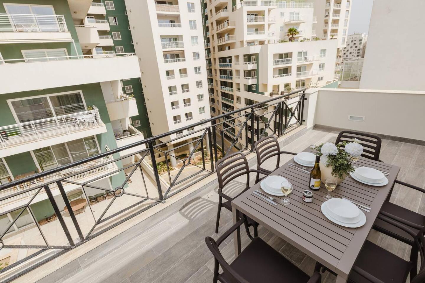 Sliema PH 2bed Tigne street by Homely !