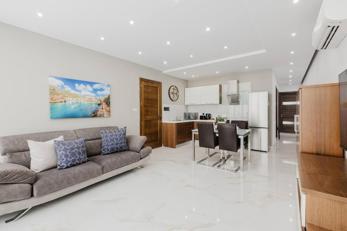 Sliema PH 2bed Tigne street by Homely !