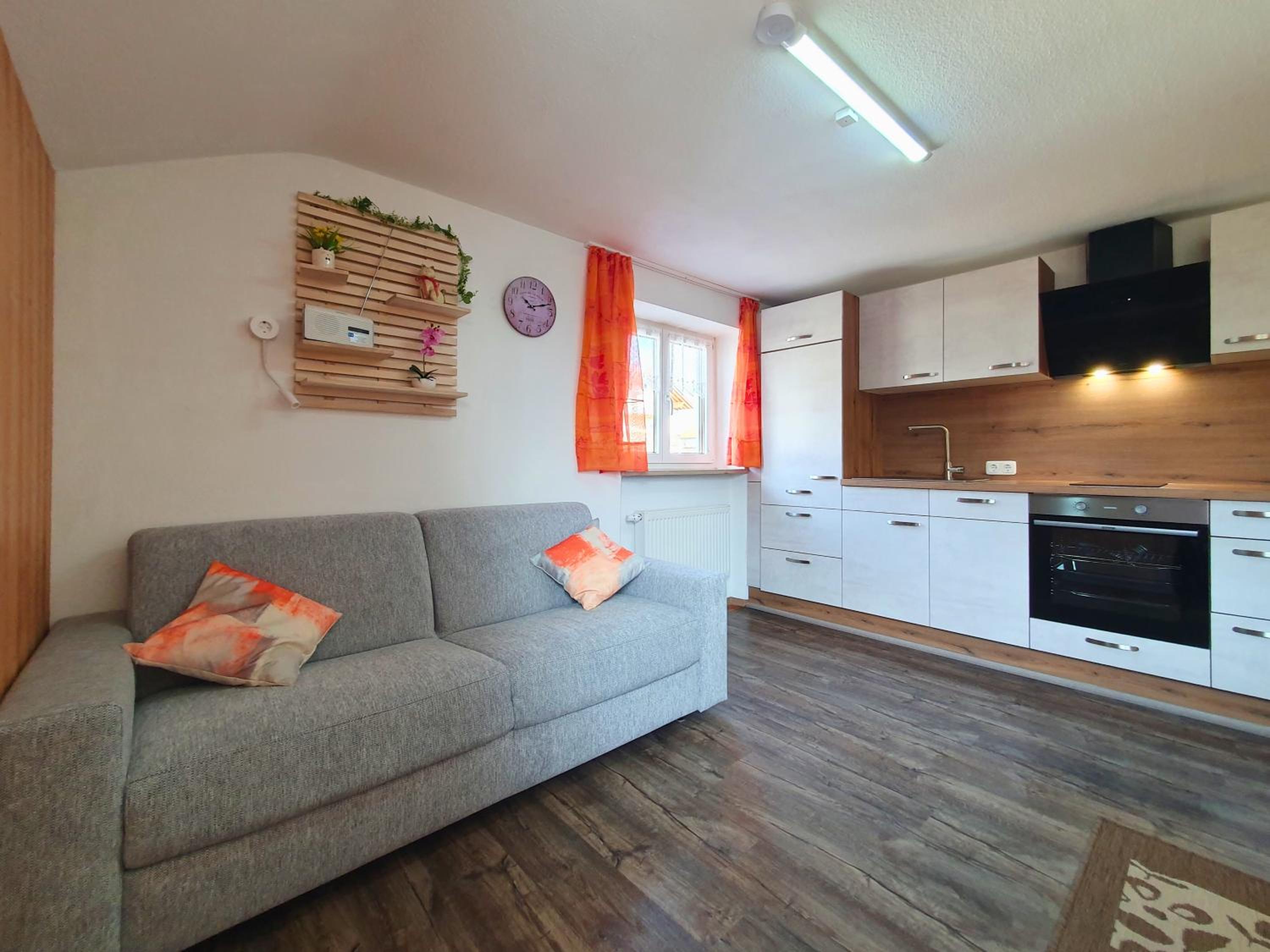 Haus Hindelang - 2 FeWos mit Zugspitzblick, inkl Königscard, gratis Parken & WLAN, Self Check-In, 5 Minuten ins Zentrum