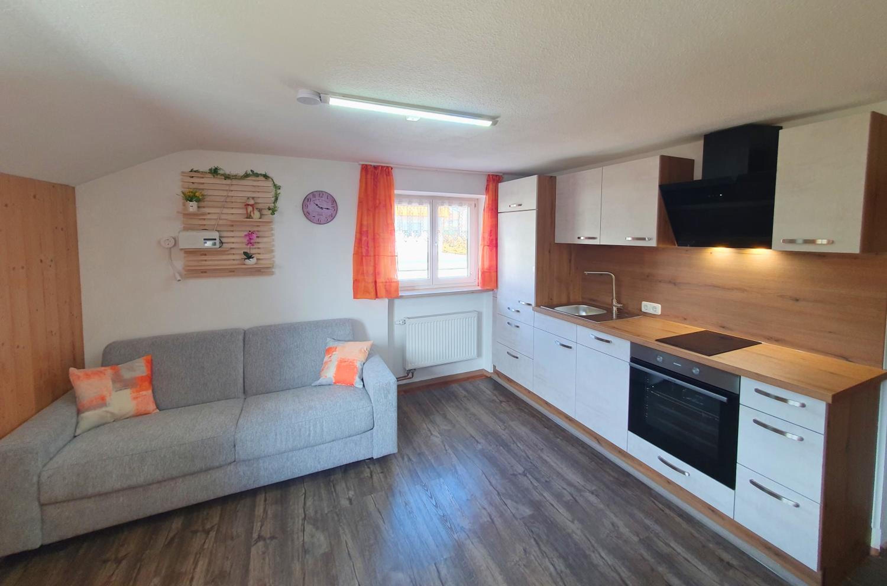 Haus Hindelang - 2 FeWos mit Zugspitzblick, inkl Königscard, gratis Parken & WLAN, Self Check-In, 5 Minuten ins Zentrum